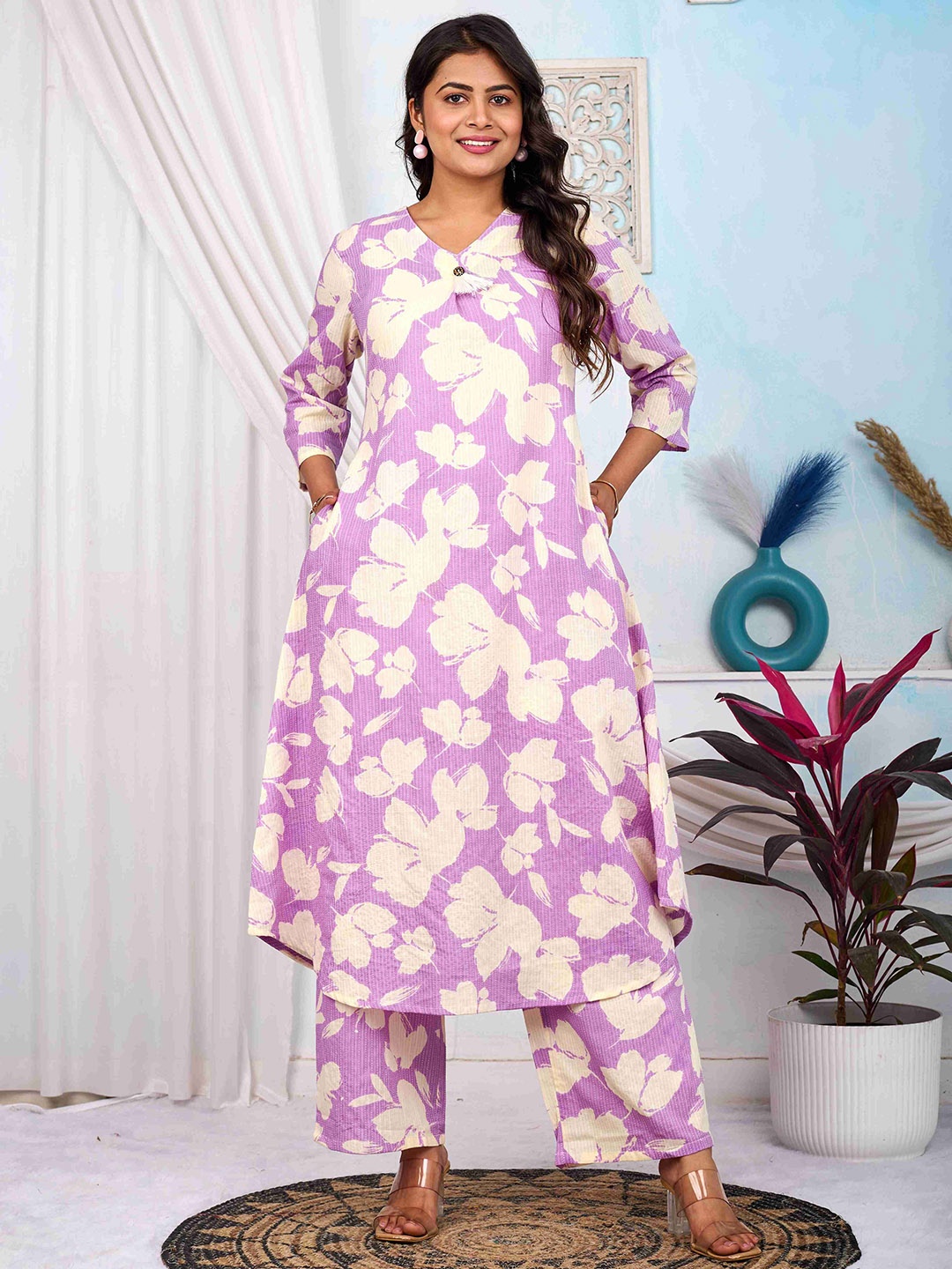 

MissKurti Floral Printed Pure Cotton V-Neck Kurta With Palazzo, Purple