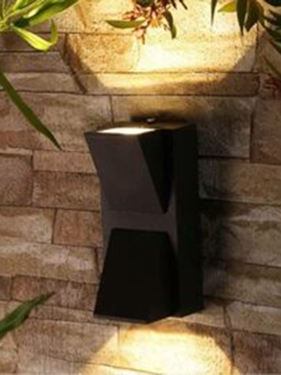 

GAUVIK Black Frustum Shaped Aluminium Wall Lamp