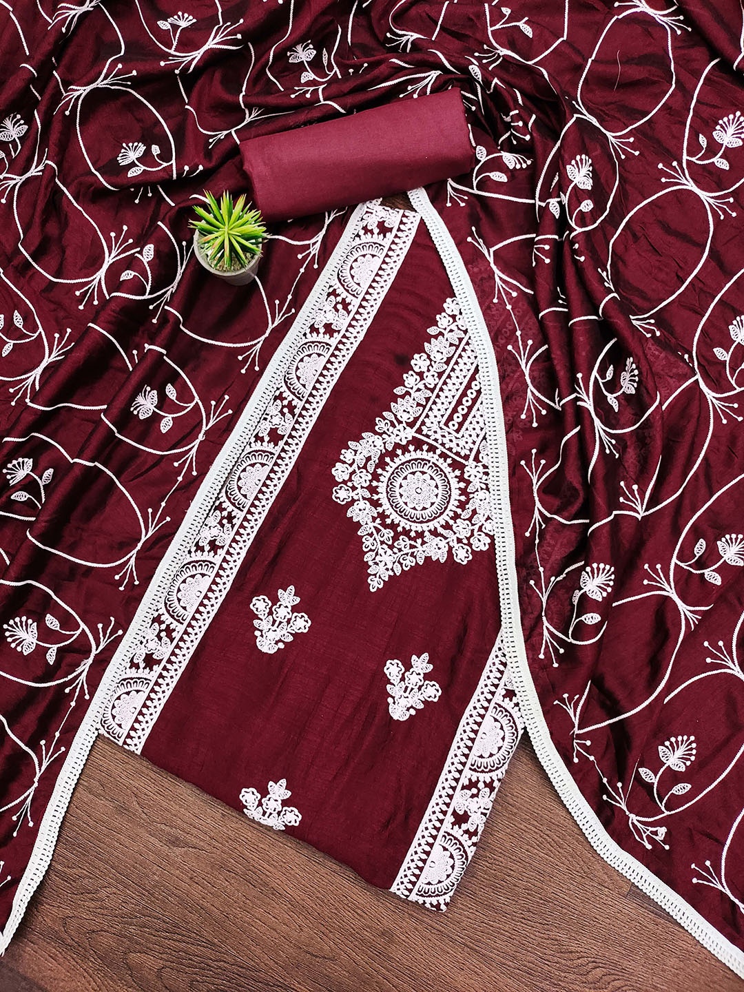 

SHADOW & SAINING Embroidered Unstitched Dress Material, Magenta