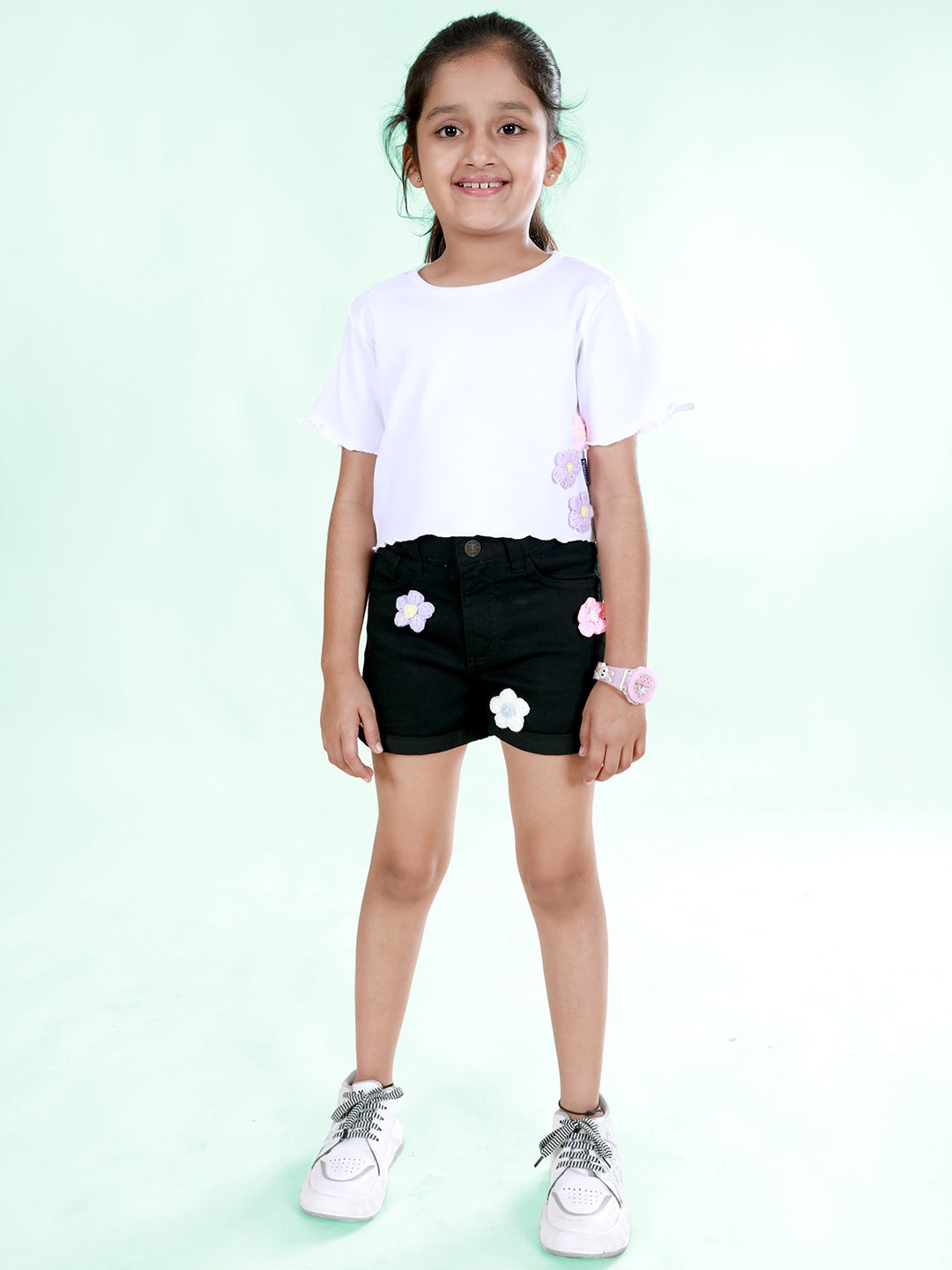 

KiddoPanti 3D Crochet Flower T-Shirt With Shorts Clothing Set, White