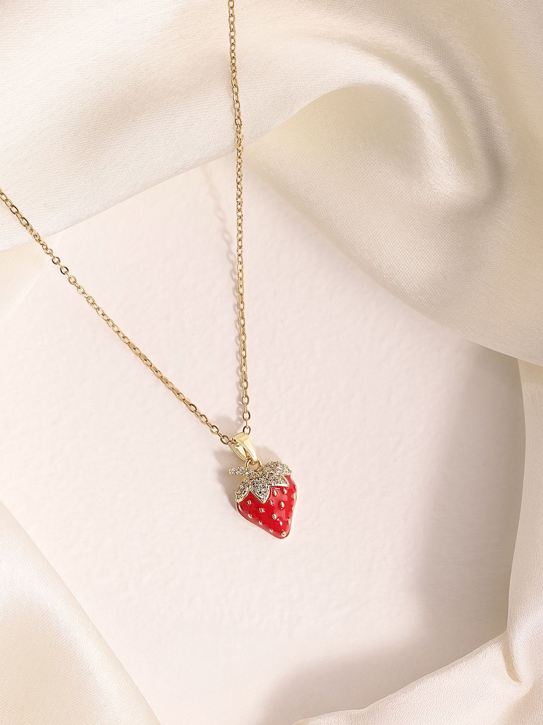 

DressBerry Gold Toned Chain and Pendant
