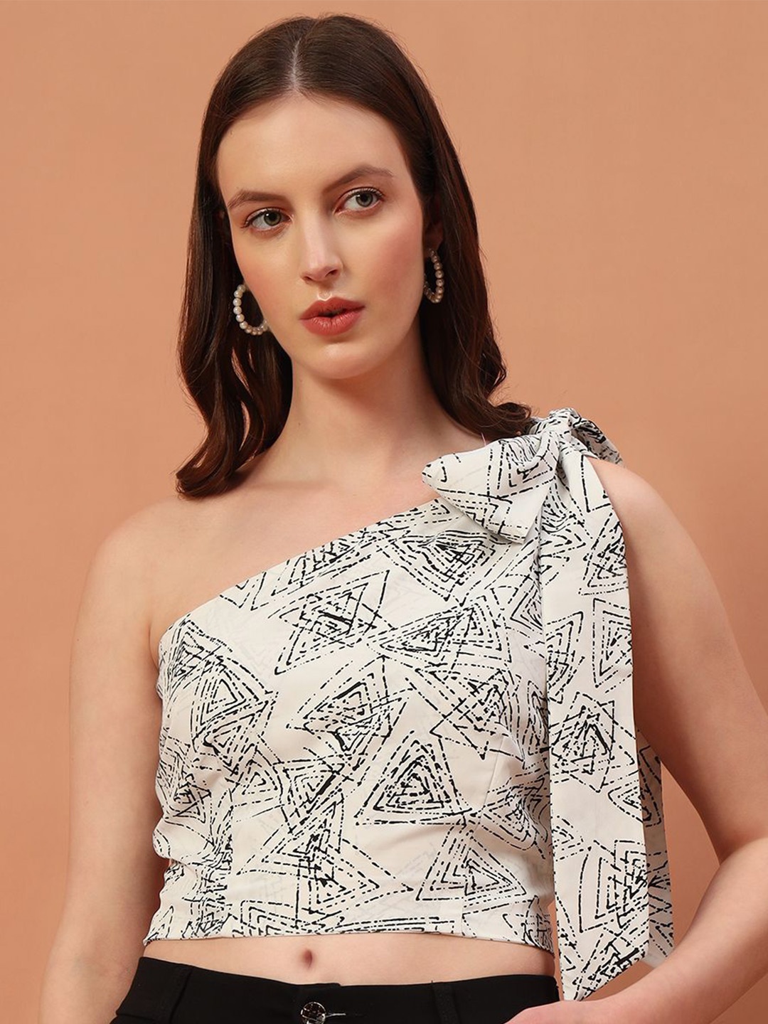 

Rudraaksha Creations Floral Print One Shoulder Kimono Sleeve Crepe Crop Top, White