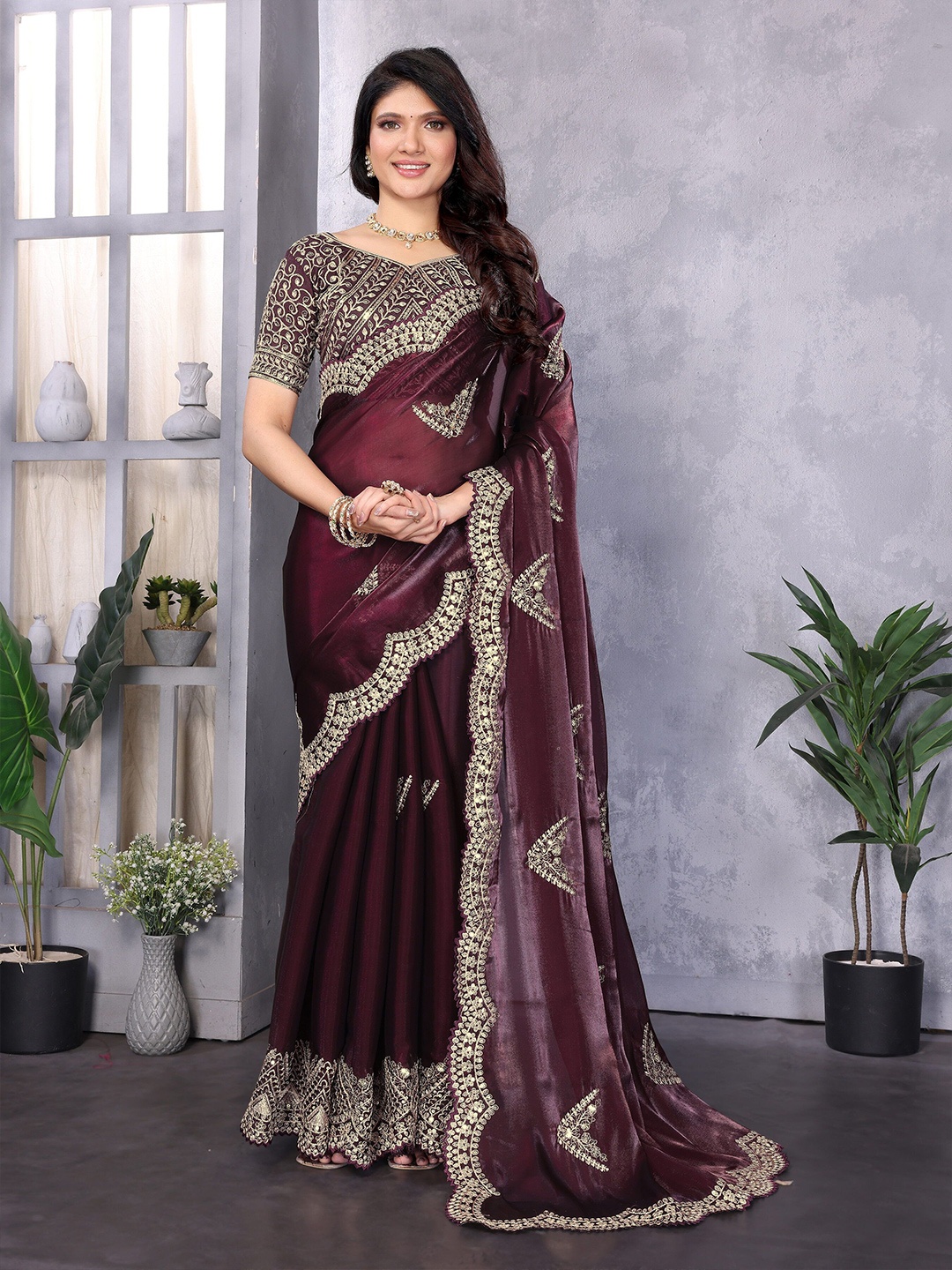 

Vilochan Embellished Embroidered Poly Chiffon Saree, Maroon