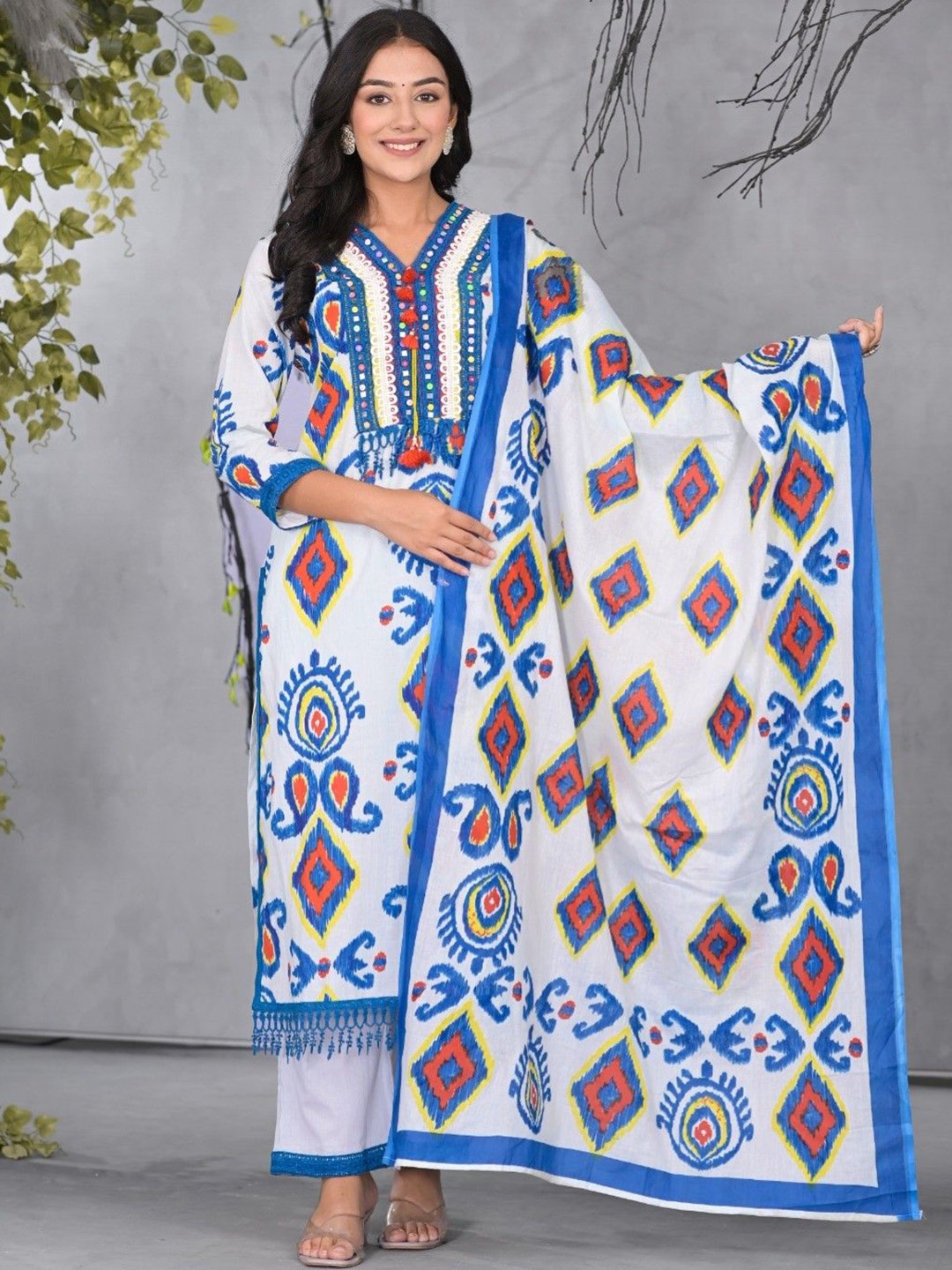 

AUTUMN LANE Women Ethnic Motifs Printed Regular Thread Work Pure Cotton Kurta with Trousers & With Dupatta, White