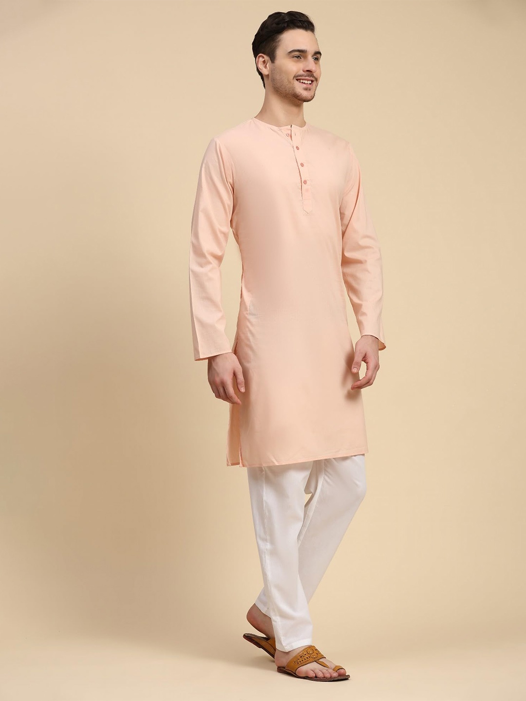 

SKAVIJ Men Thread Work Kurta, Pink