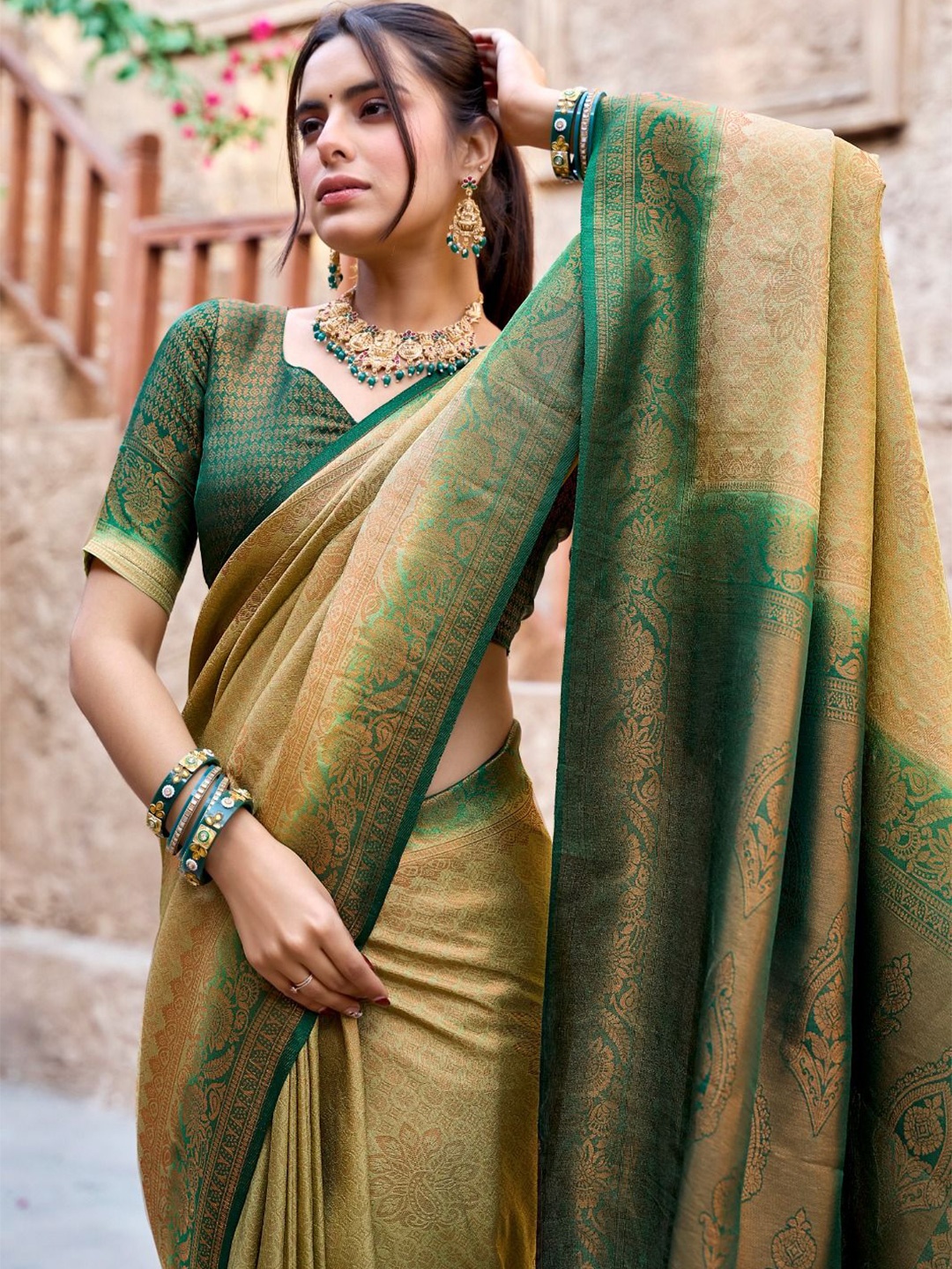 

DIKONA DESIGNER Woven Design Zari Pure Silk Banarasi Saree, Green