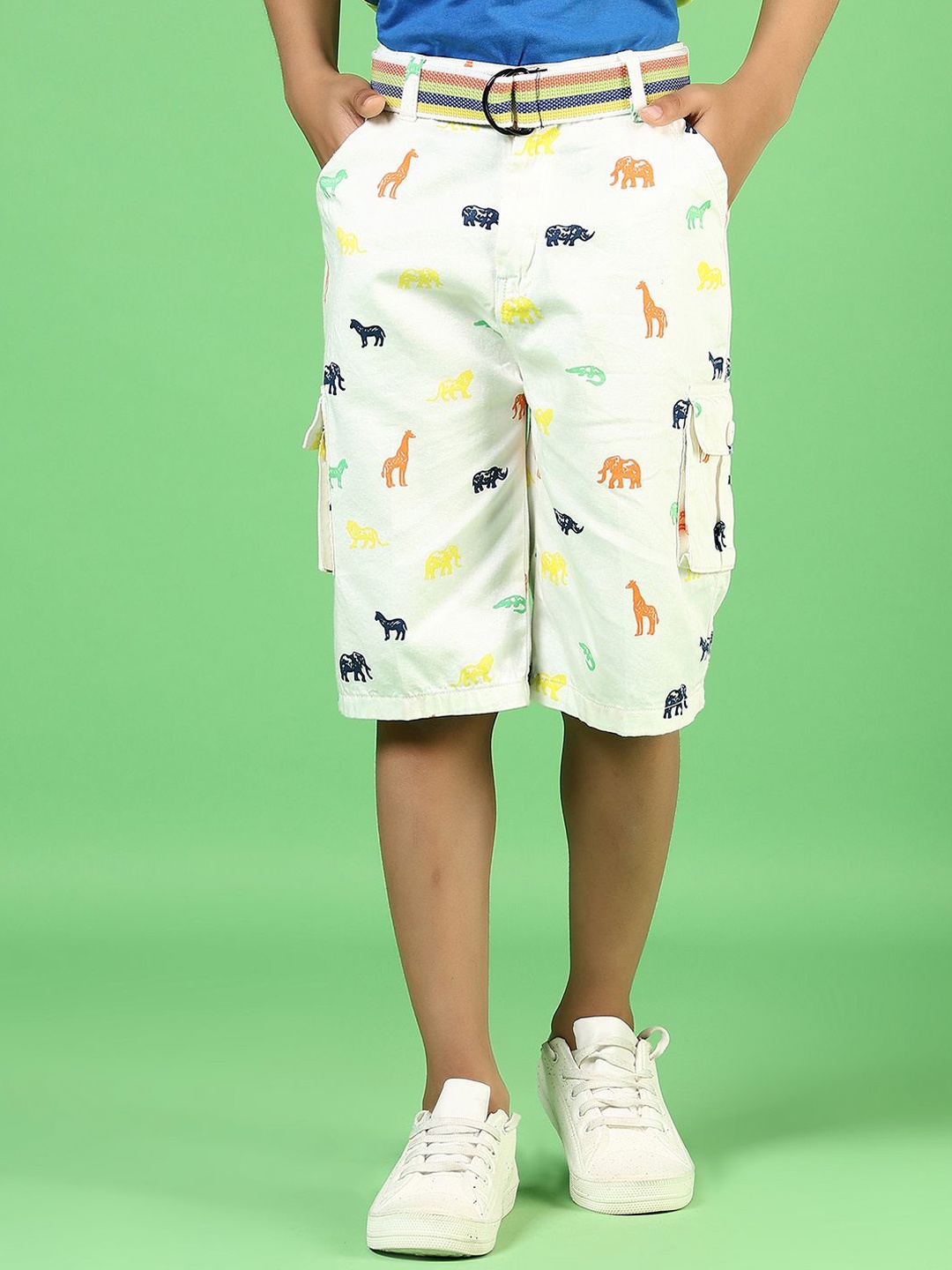 

V-Mart Boys Printed Shorts, Off white