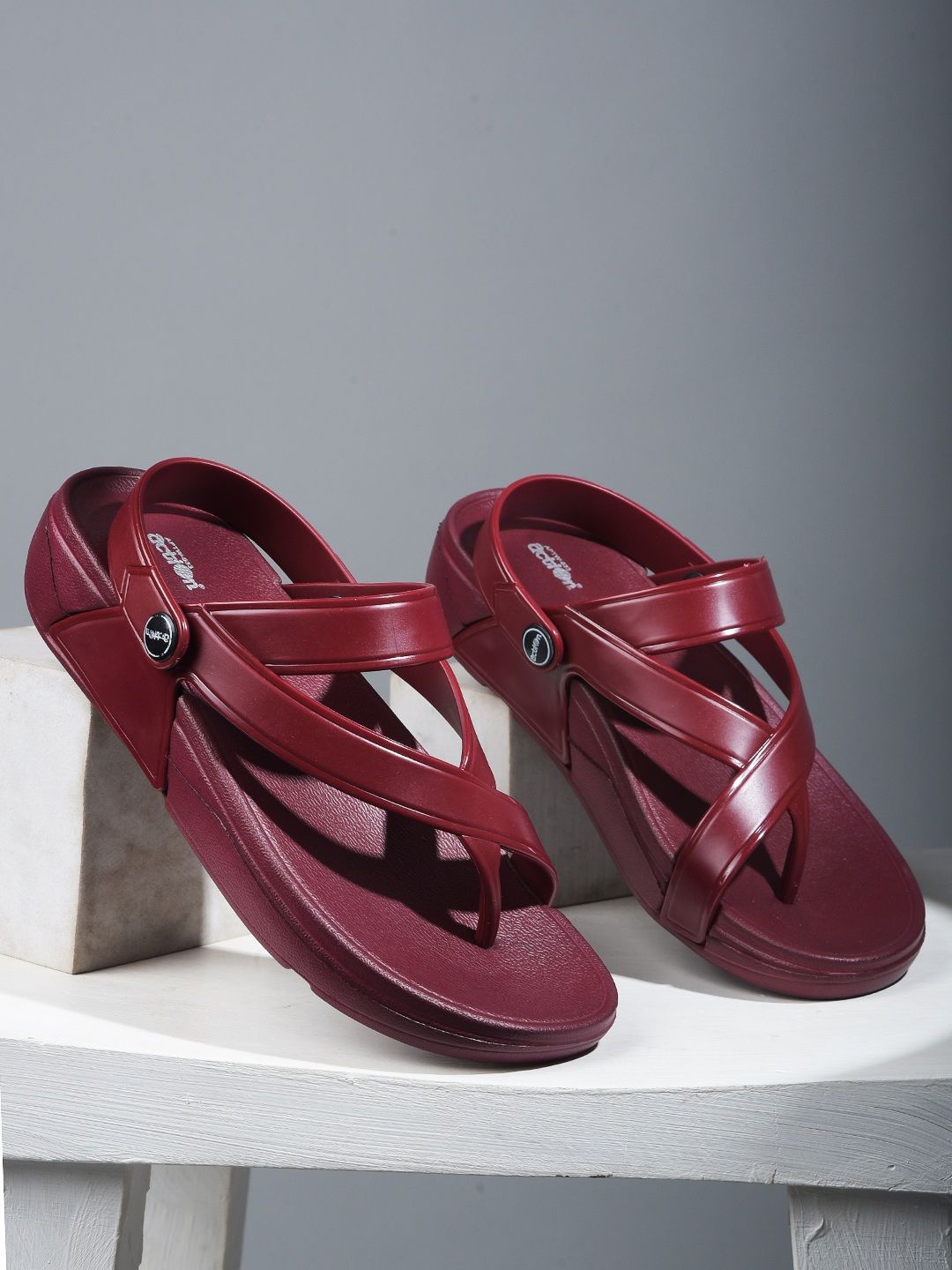 

Action Women Open Toe Flats, Maroon