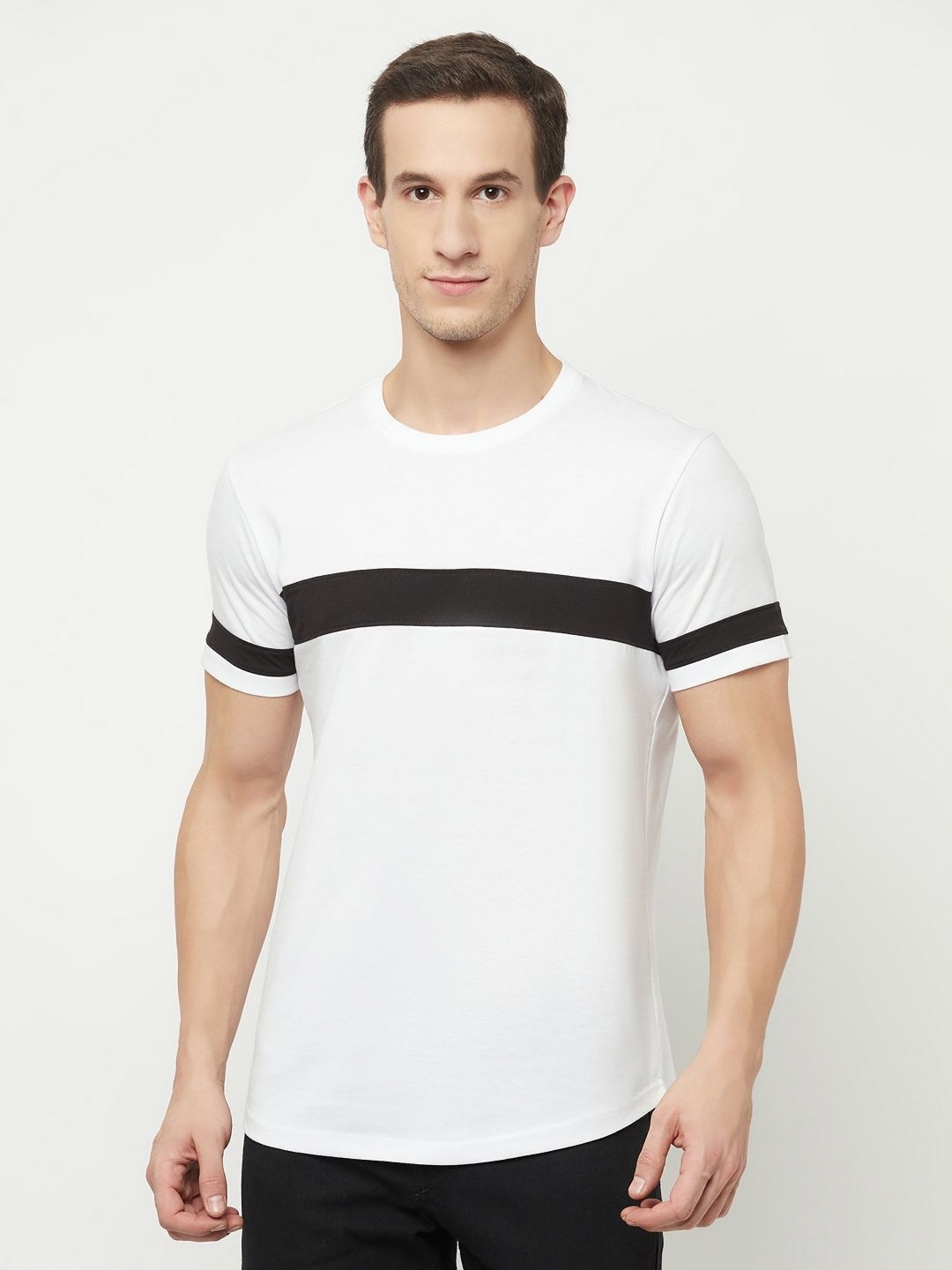 

TAZO Men Colourblocked Monochrome Applique T-shirt, White