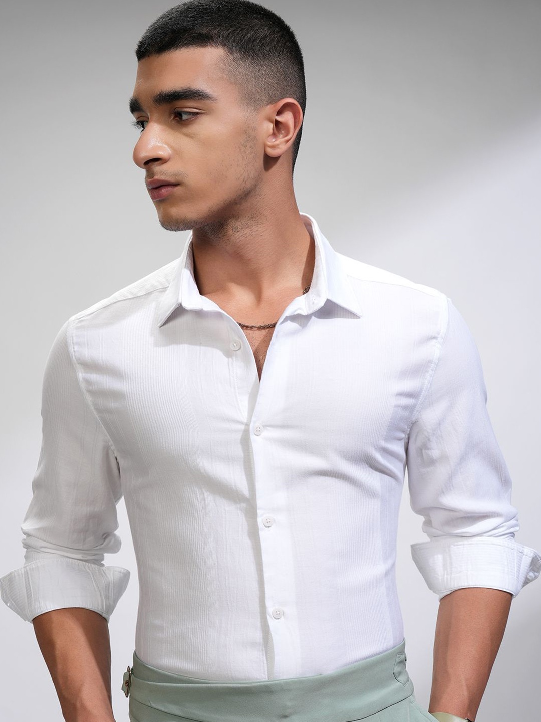 

HIGHLANDER Men Comfort Slim Fit Opaque Striped Casual Shirt, White