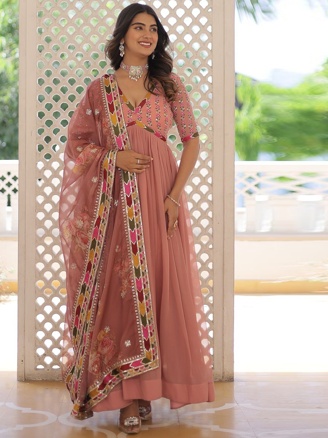 

Ethnic Yard Women Georgette Kurta, Peach