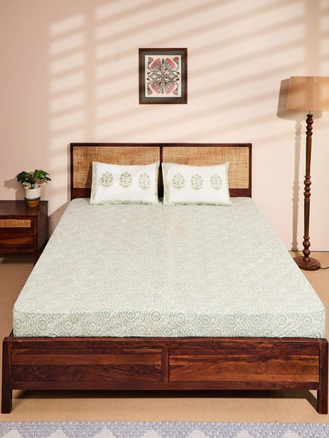 

Fabindia Green & White Floral 180 TC King Bedsheet with 2 Pillow Covers