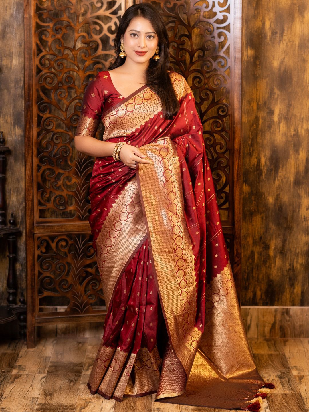 

LeeliPeeri Designer Woven Design Zari Silk Blend Banarasi Saree, Maroon