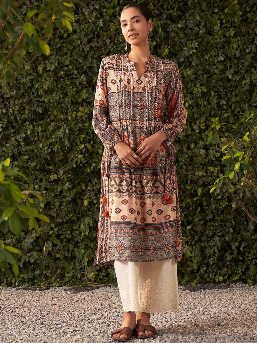

Lakshita Women Printed Flared Sleeves Kurta, Black