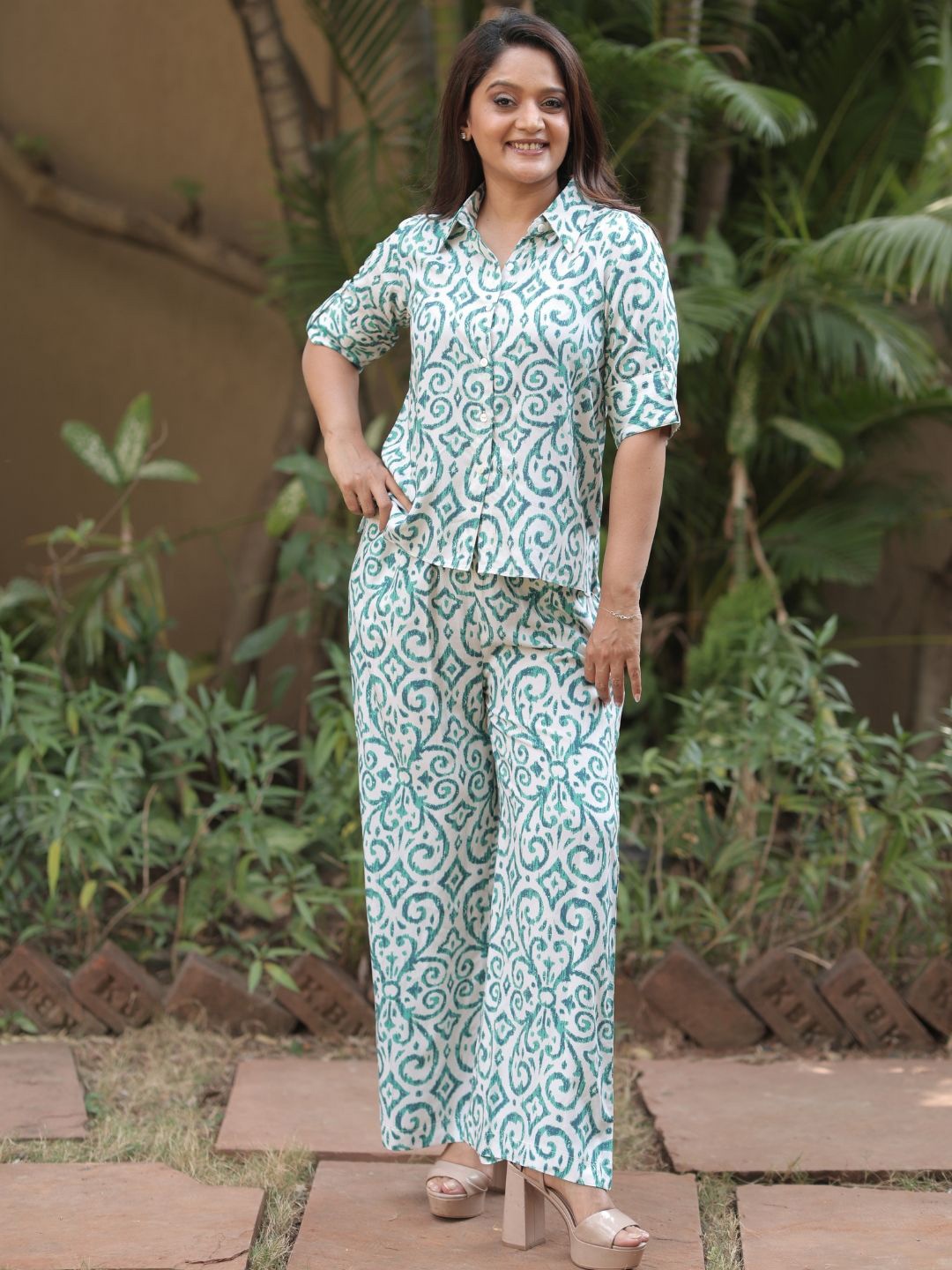 

Svamsa Printed Shirt With Trousers Co-Ords, Green