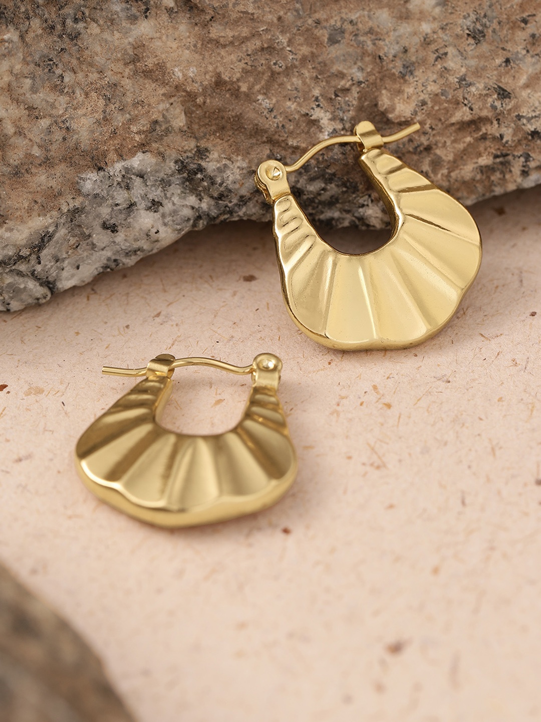 

DressBerry Contemporary Mini Hoop Earrings, Gold