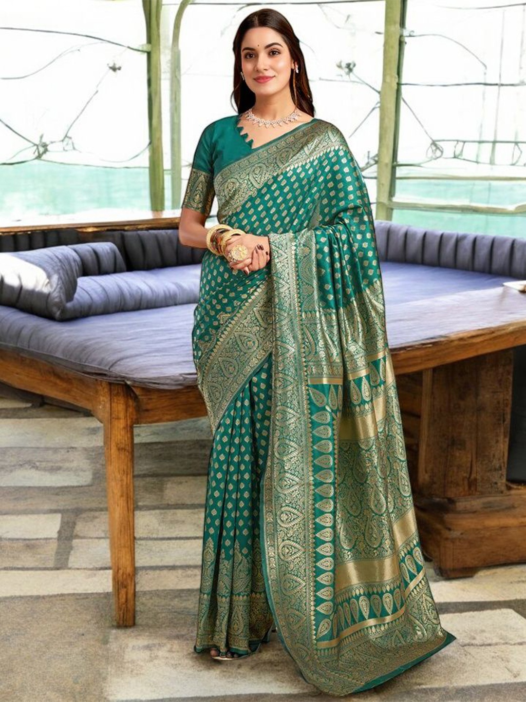 

Blissta Woven Design Zari Silk Blend Banarasi Saree, Green