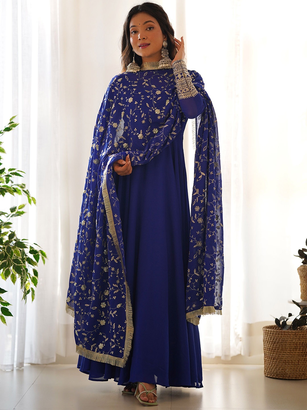 

CULTISE QUEEN Women Empire Pure Silk Kurta with Pyjamas & With Dupatta, Blue