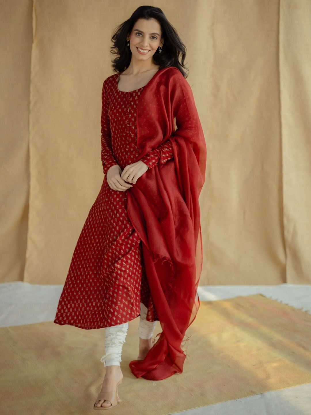 

THE INDIAN ETHNIC CO Dupatta, Red