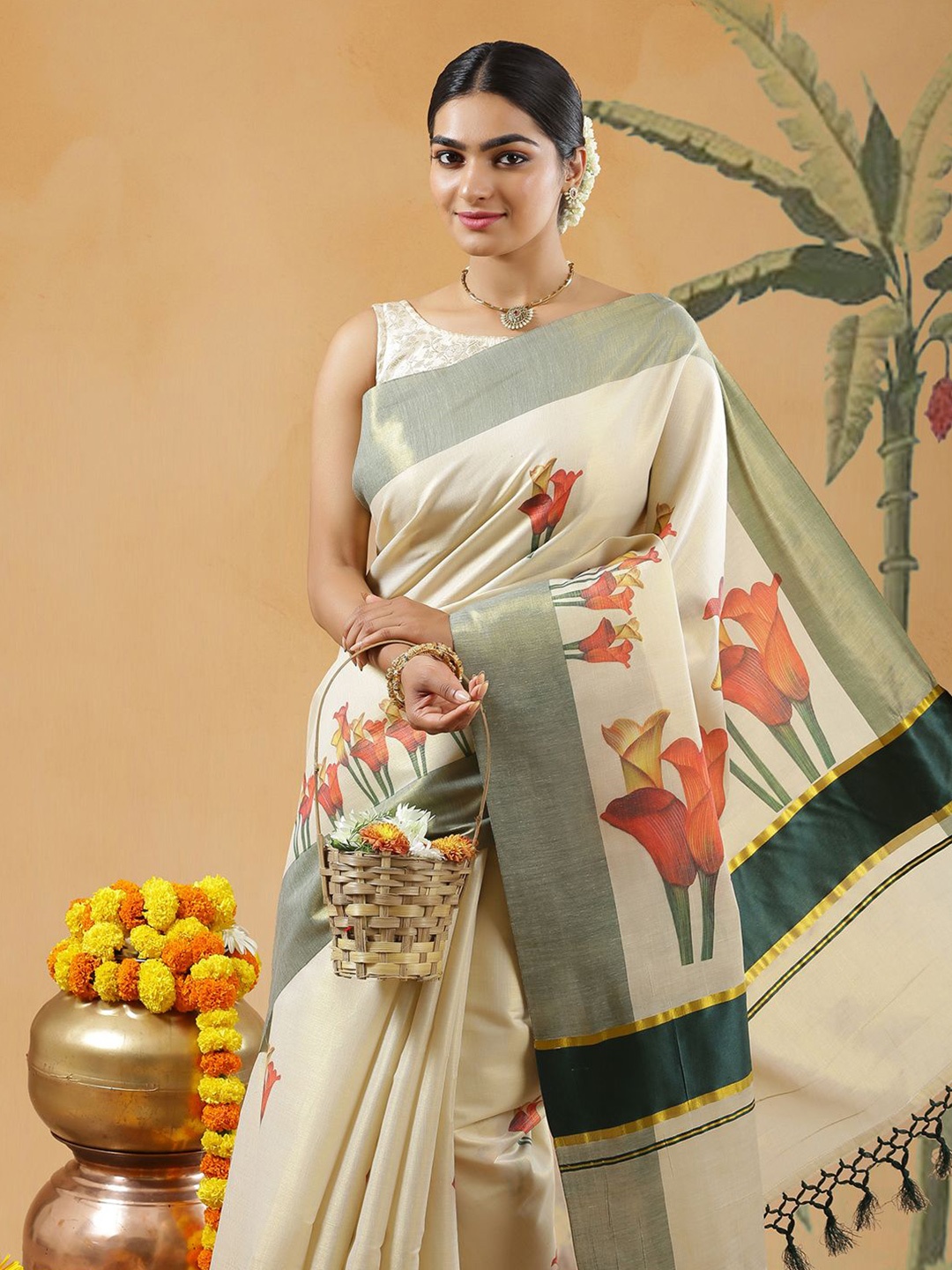 

Kalyan Silks Floral Kasavu Saree, Gold
