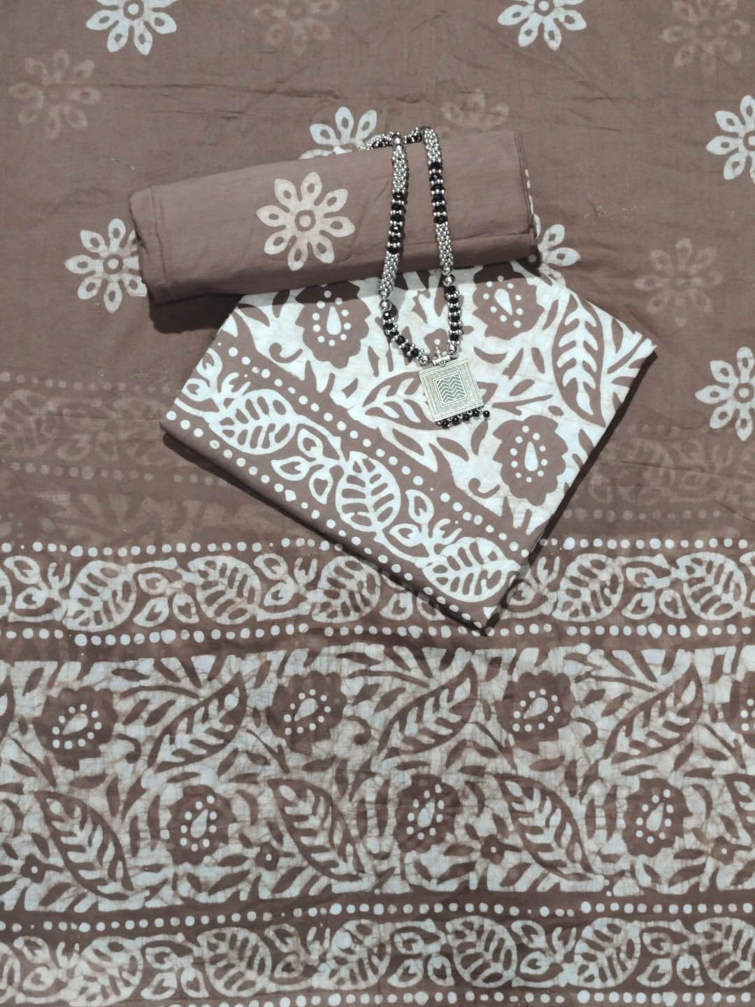 

Farooq Dyeing Printed Pure Cotton Unstitched Dress Material, Brown