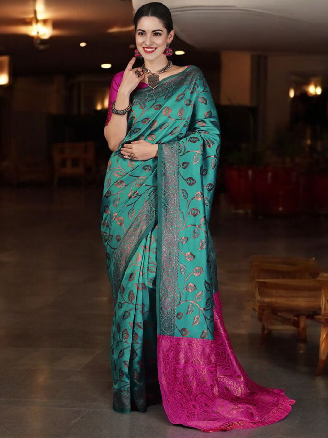 

DIVASTRI Woven Design Zari Silk Blend Banarasi Saree, Teal