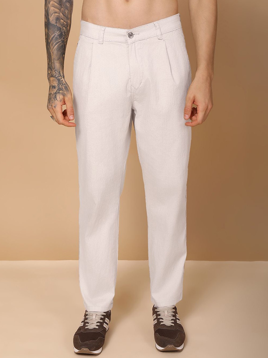 

Hence Men Textured Relaxed Easy Wash Pleated Trousers, Cream