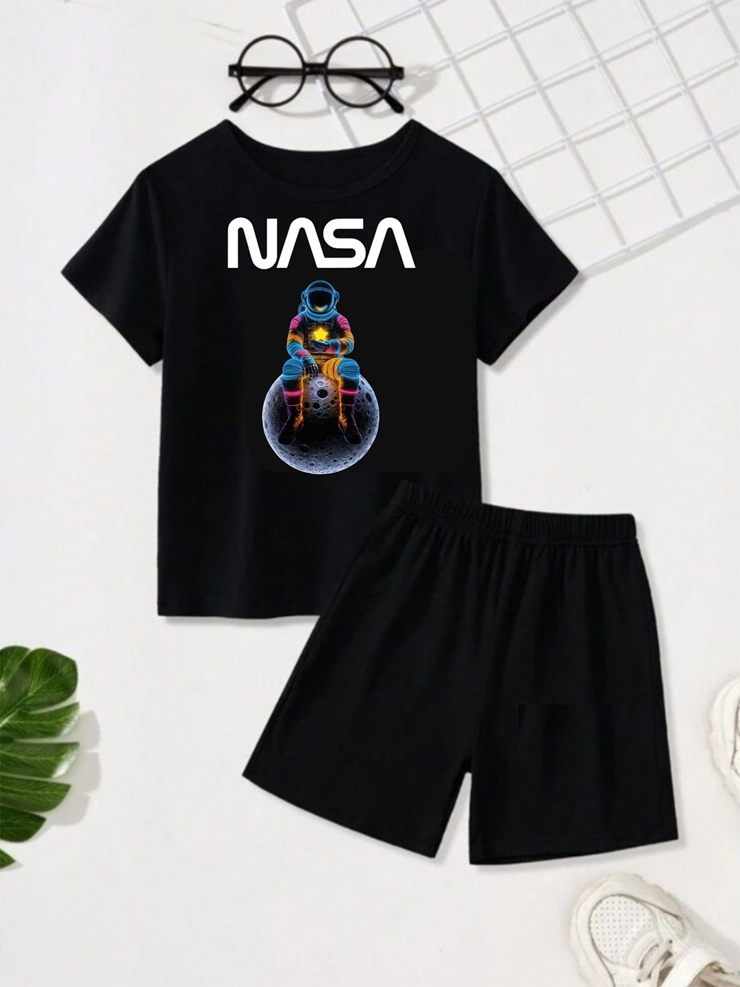 

Thiya Boys Printed T-shirt with Shorts, Black
