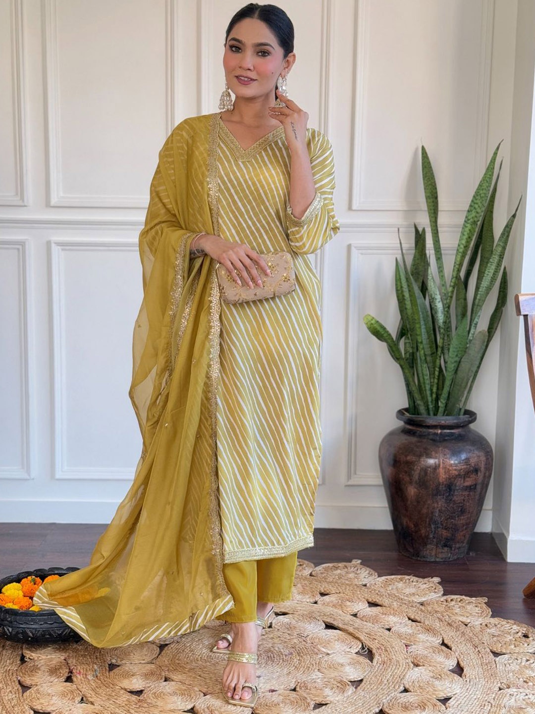 

REALLTREND Women Trousers & Organza, Yellow