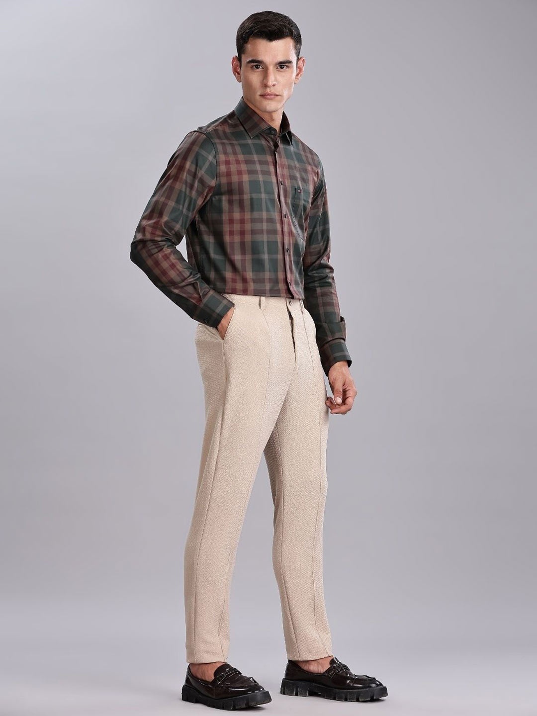 

Tommy Hilfiger Men Classic Opaque Checked Casual Shirt, Brown