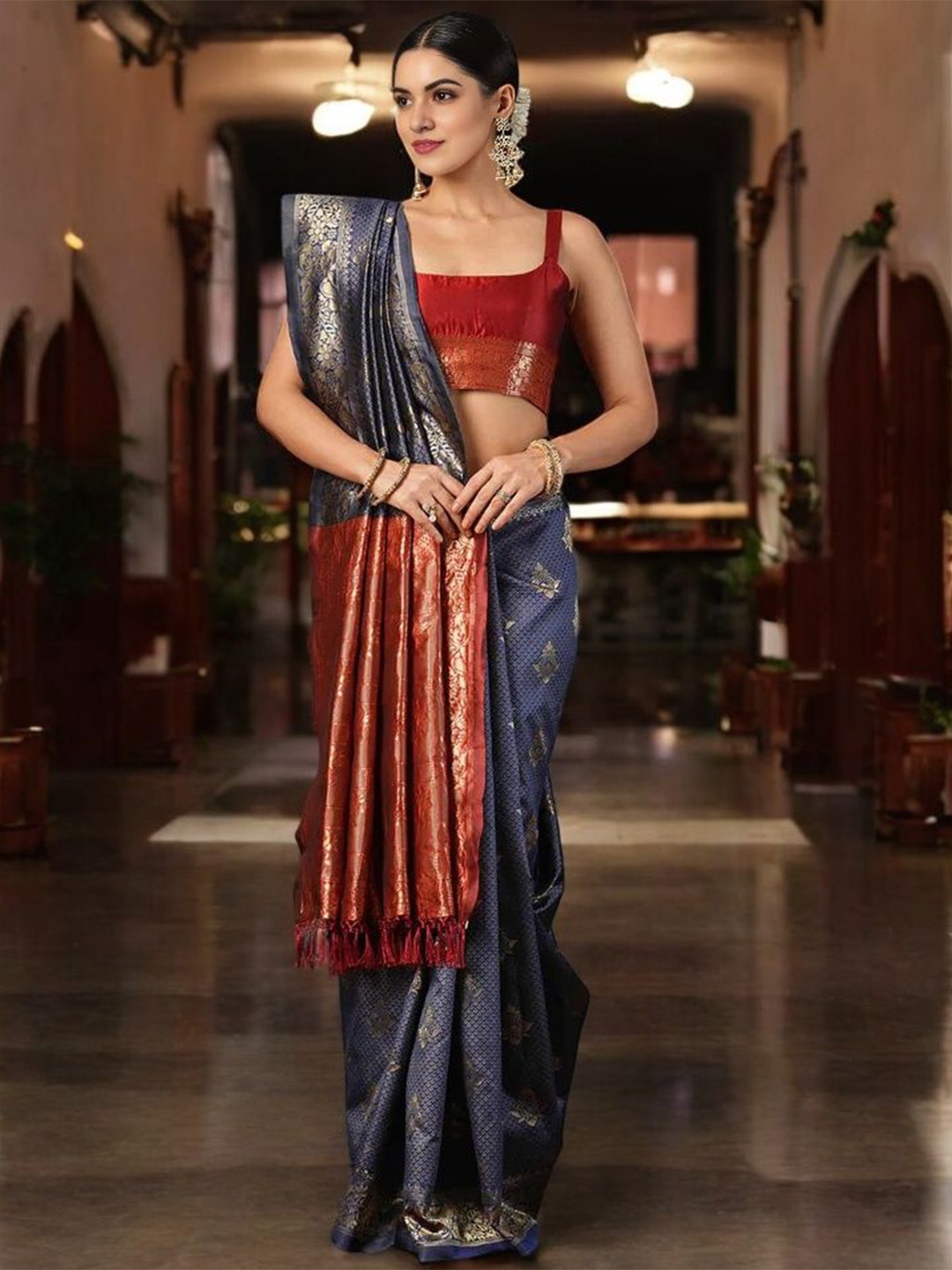 

Mitera Woven Design Zari Silk Blend Banarasi Saree, Navy blue