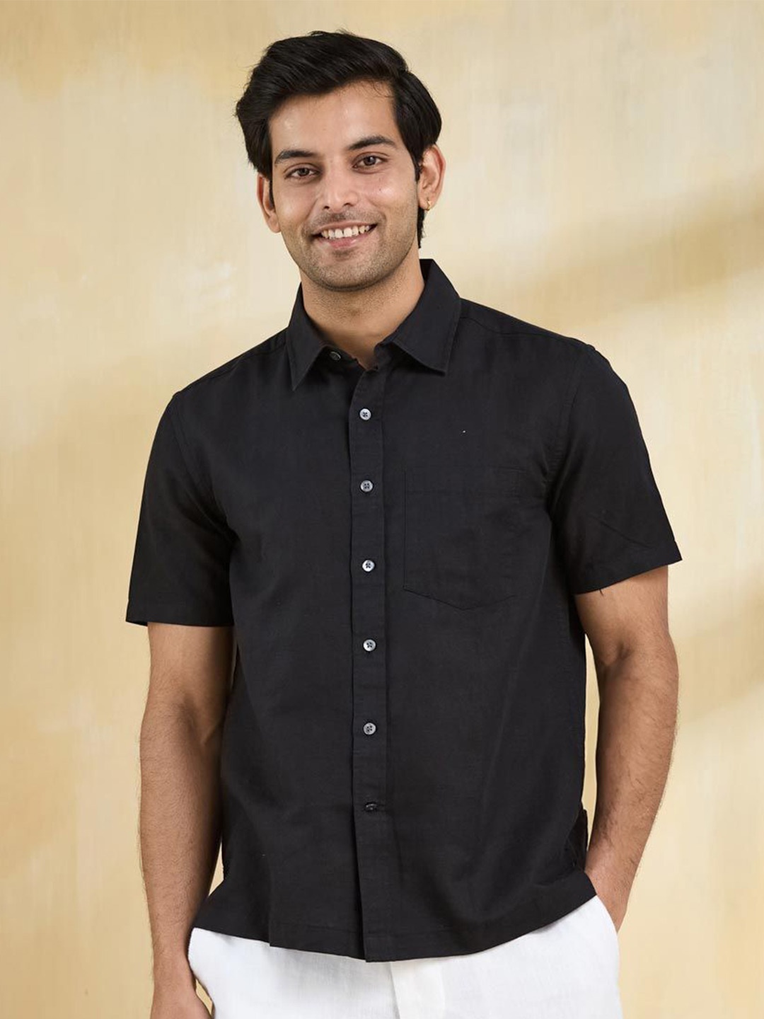 

Fabindia Men Opaque Casual Shirt, Black