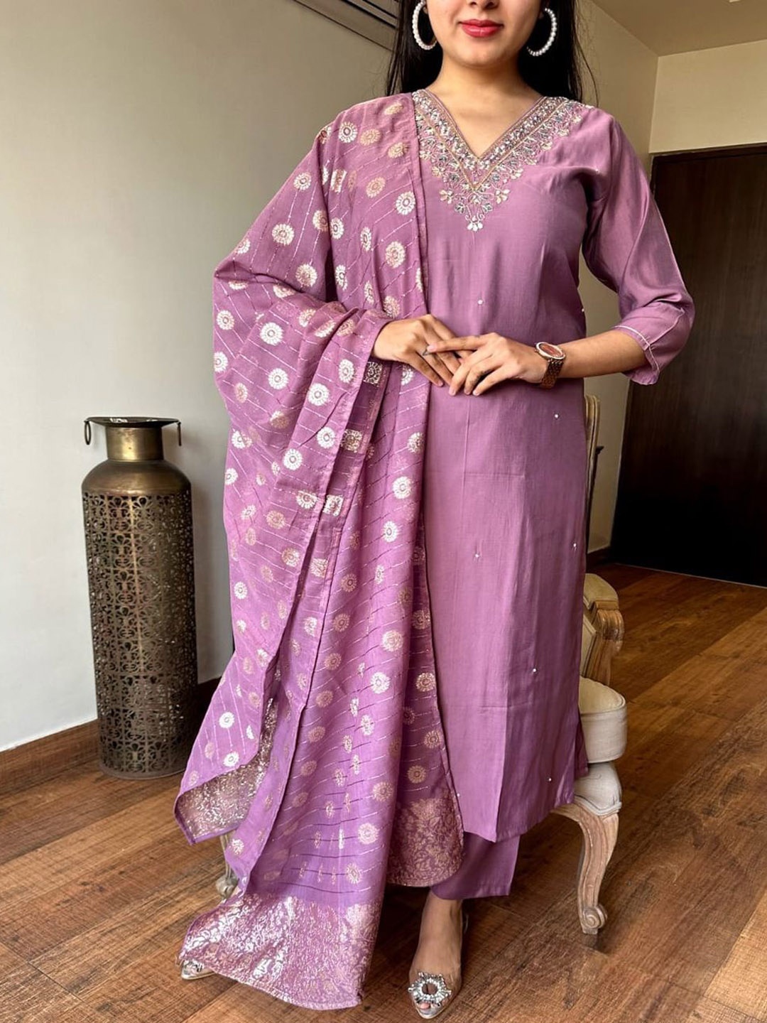 

ASCIIBLUES Women Floral Printed Regular Kurta with Trousers & With Dupatta, Lavender