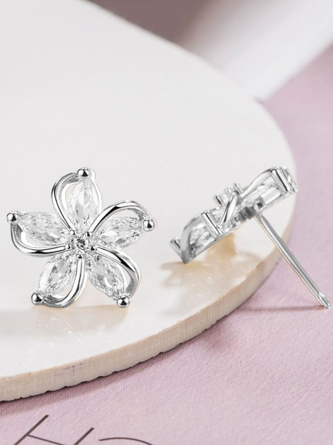 

MYKI Contemporary Studs Earrings, Silver
