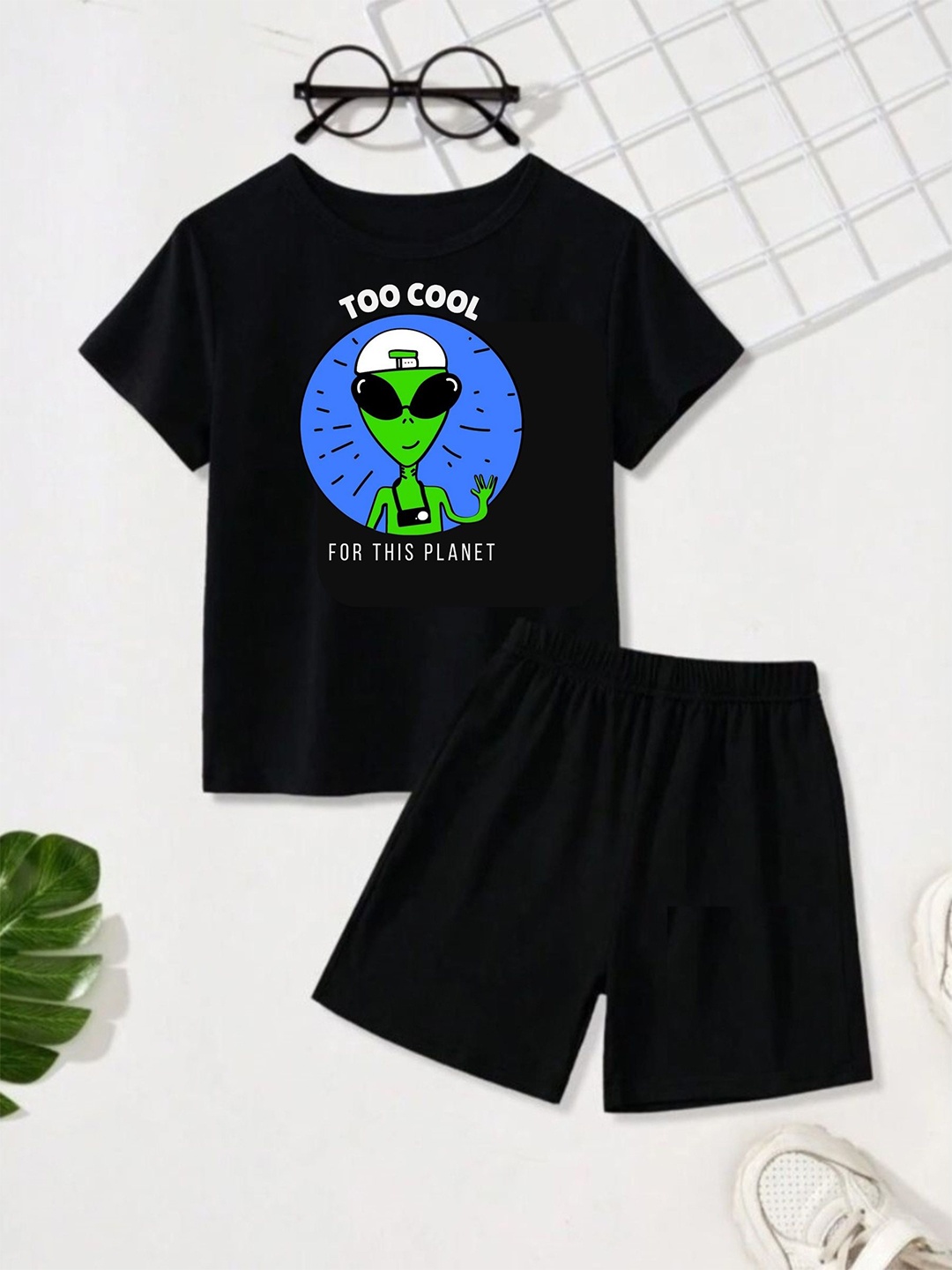 

Thiya Boys Printed T-shirt with Shorts, Black