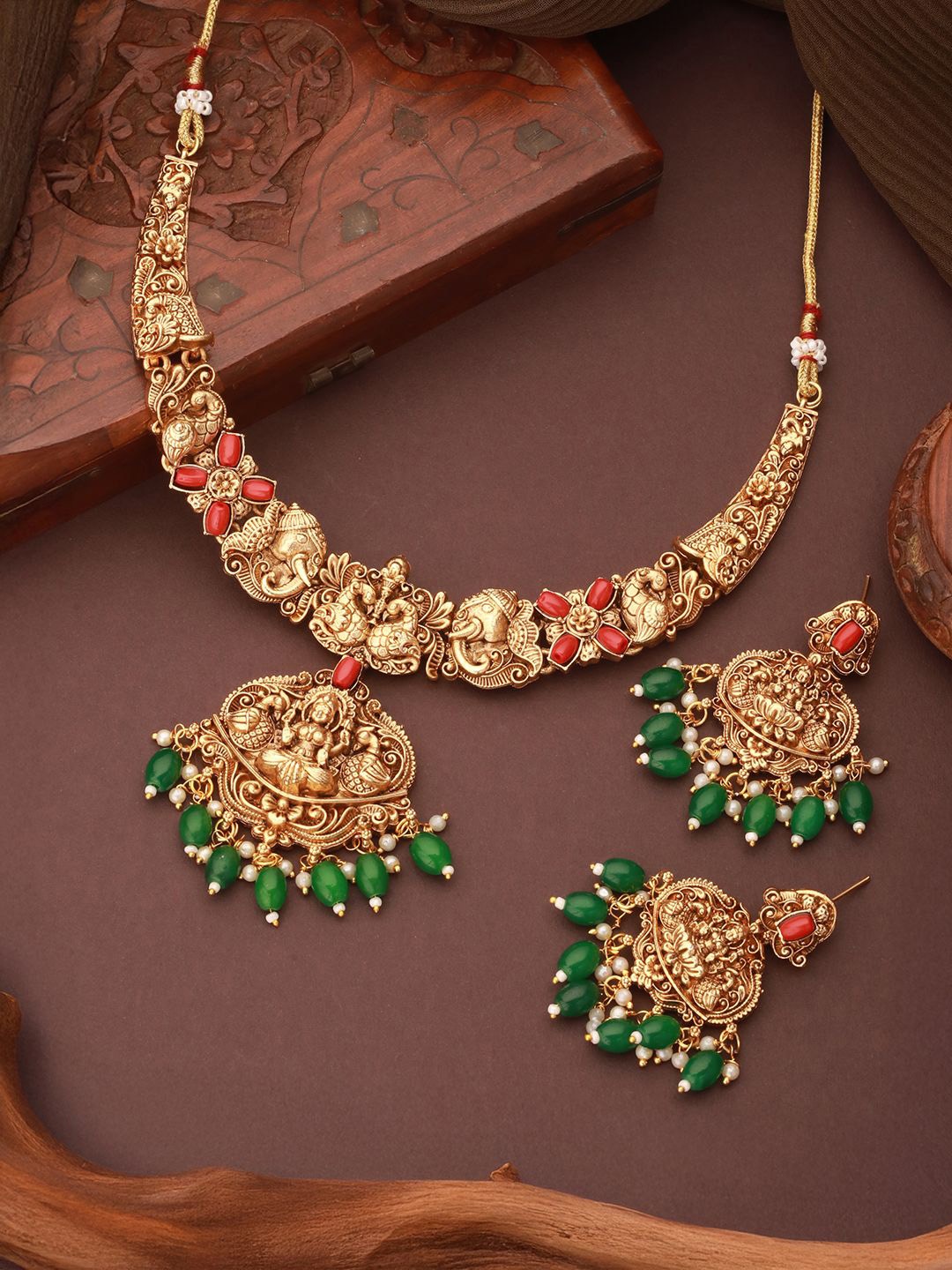 

Saraf RS Jewellery Gold-Plated Stone-Studded & Beaded Jewellery Set
