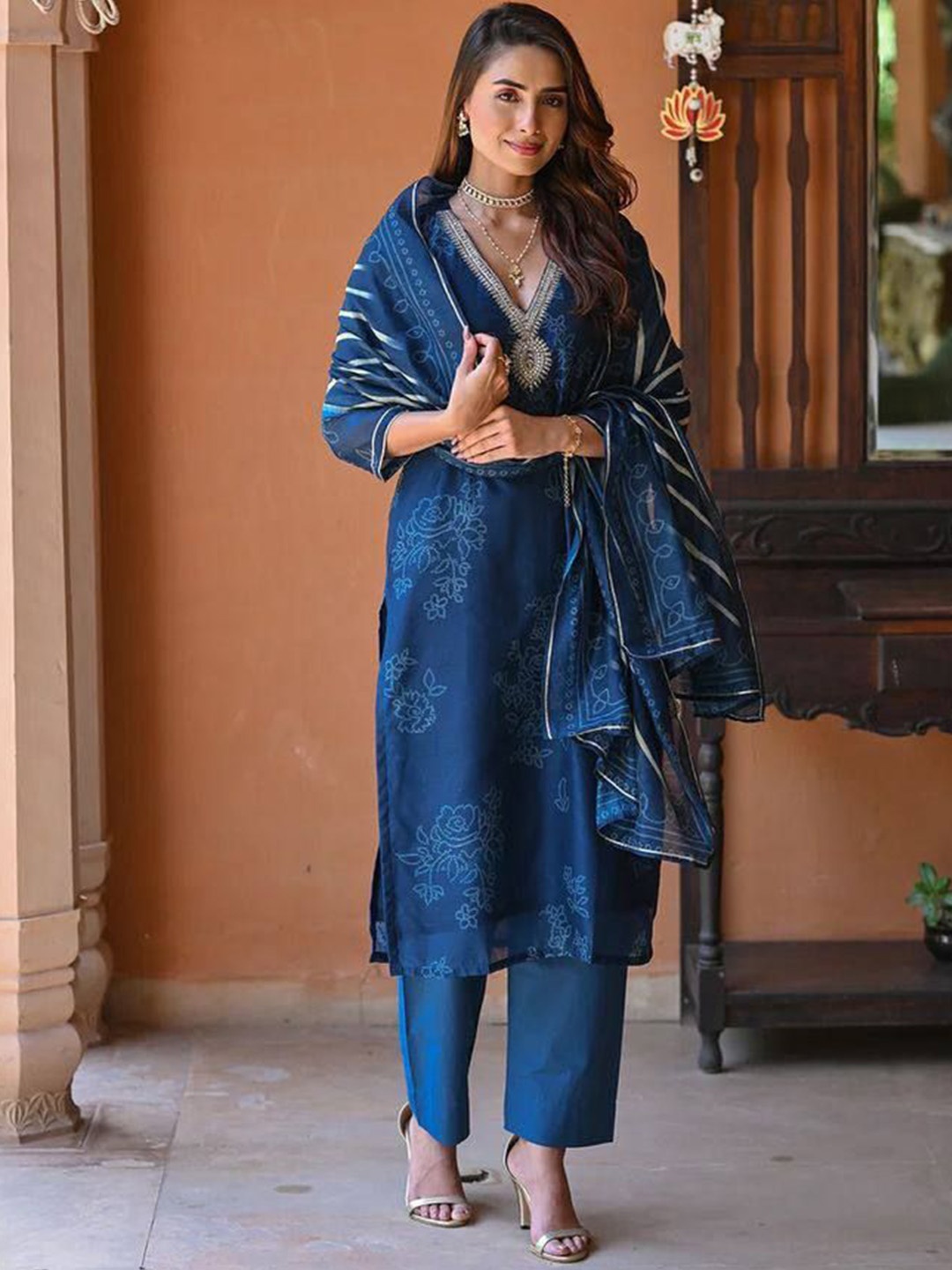 

ASCIIBLUES Women Trousers & Silk Blend, Navy blue