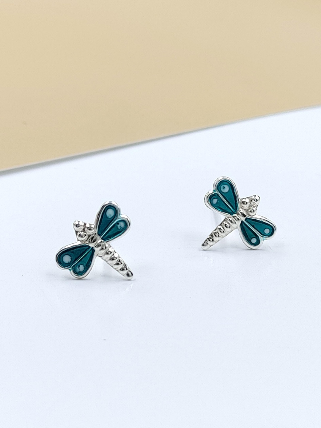 

AMONROO Contemporary Studs Earrings, Green