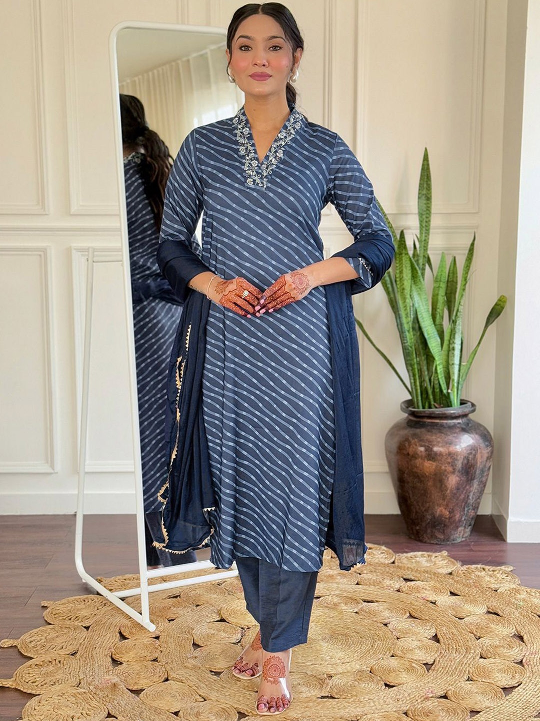 

ASCIIBLUES Women Printed Regular Kurta with Trousers & With Dupatta, Navy blue