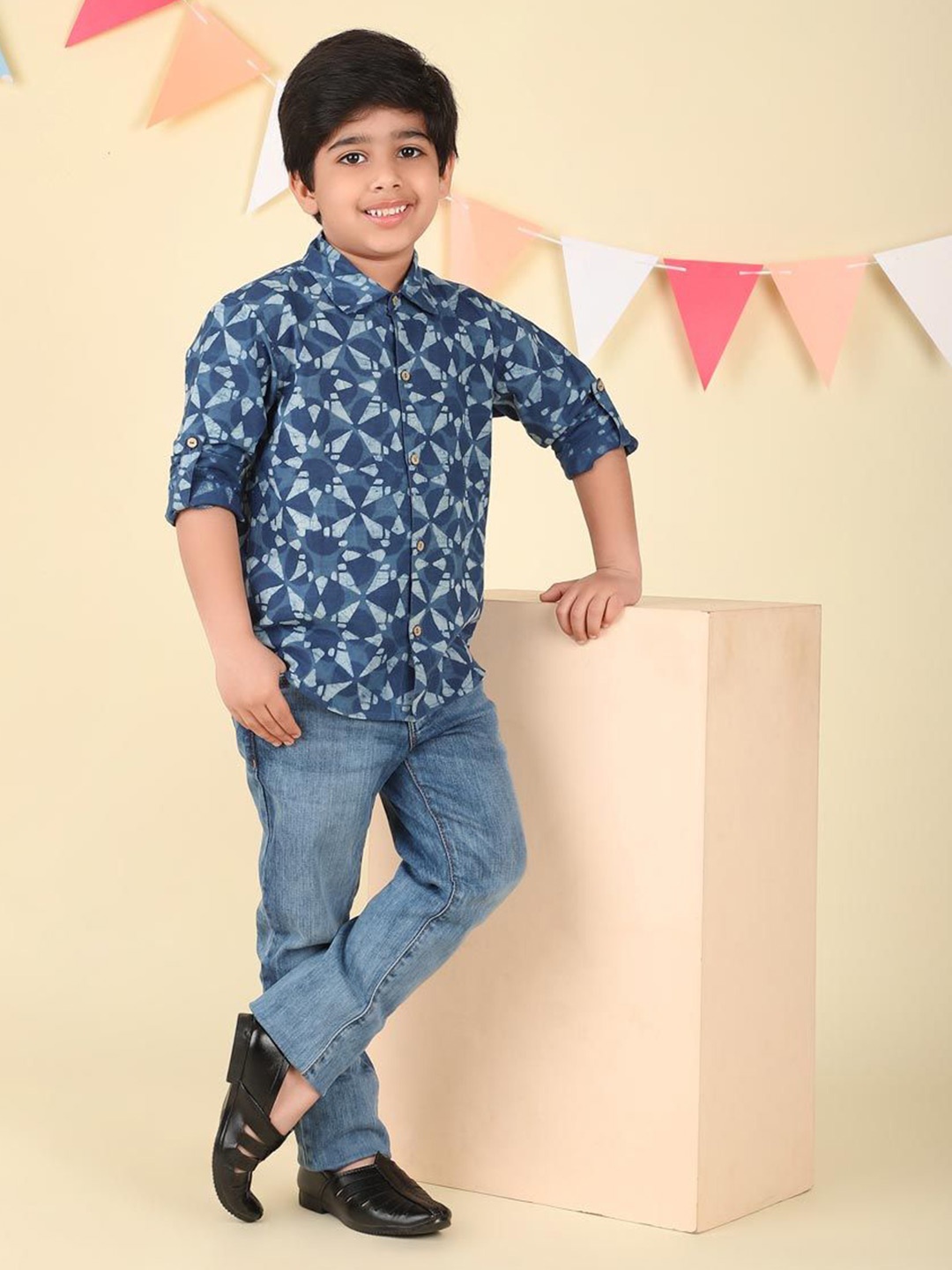 

Fabindia Boys Opaque Printed Casual Shirt, Blue