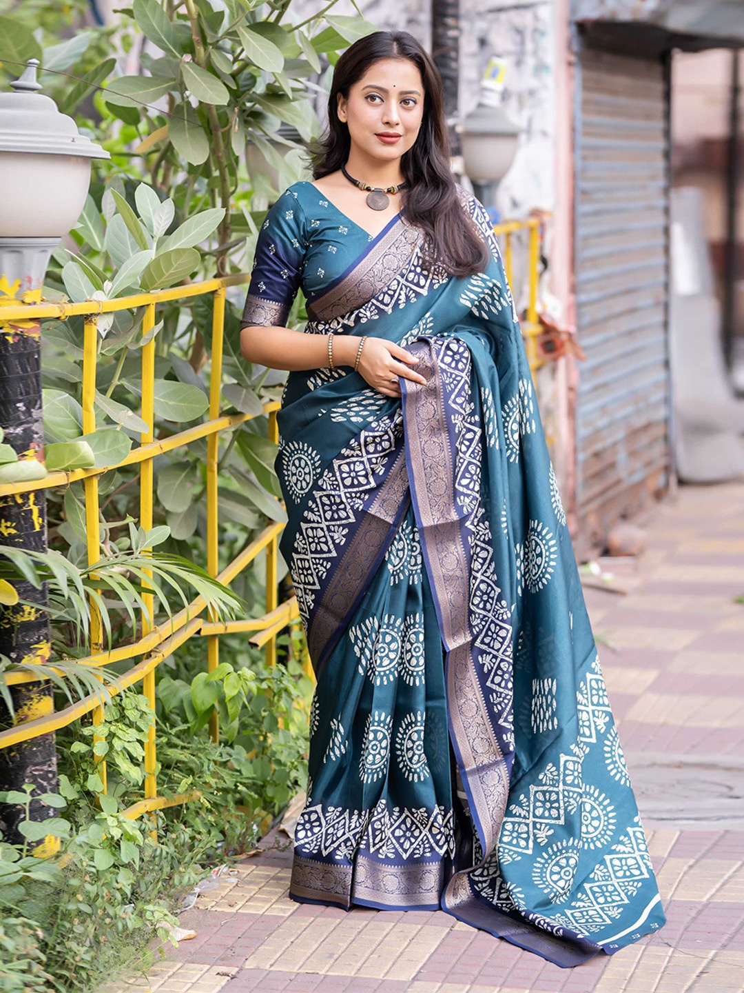 

LeeliPeeri Designer Batik Zari Saree, Teal