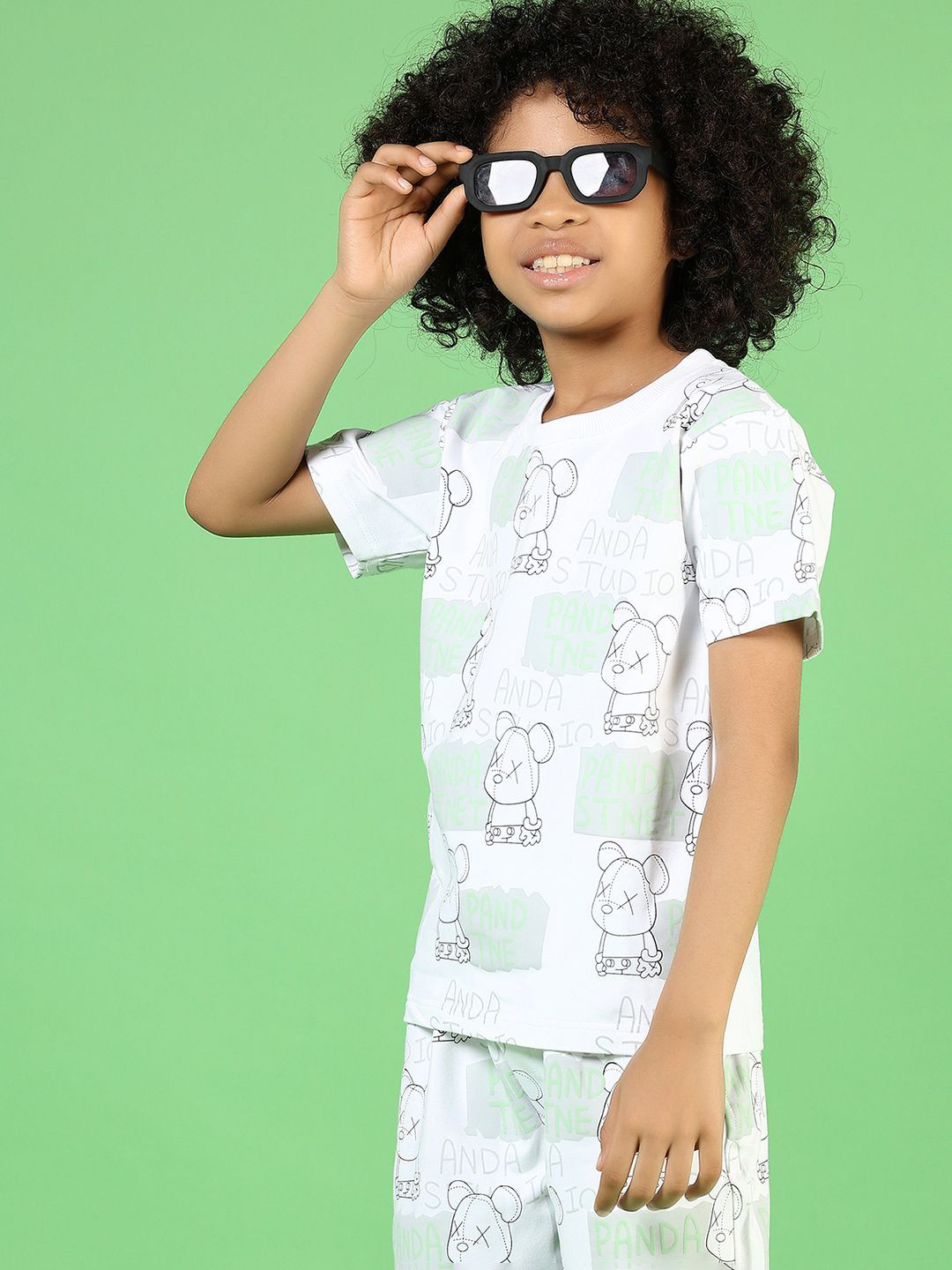 

V-Mart Boys Printed T-shirt with Shorts, White