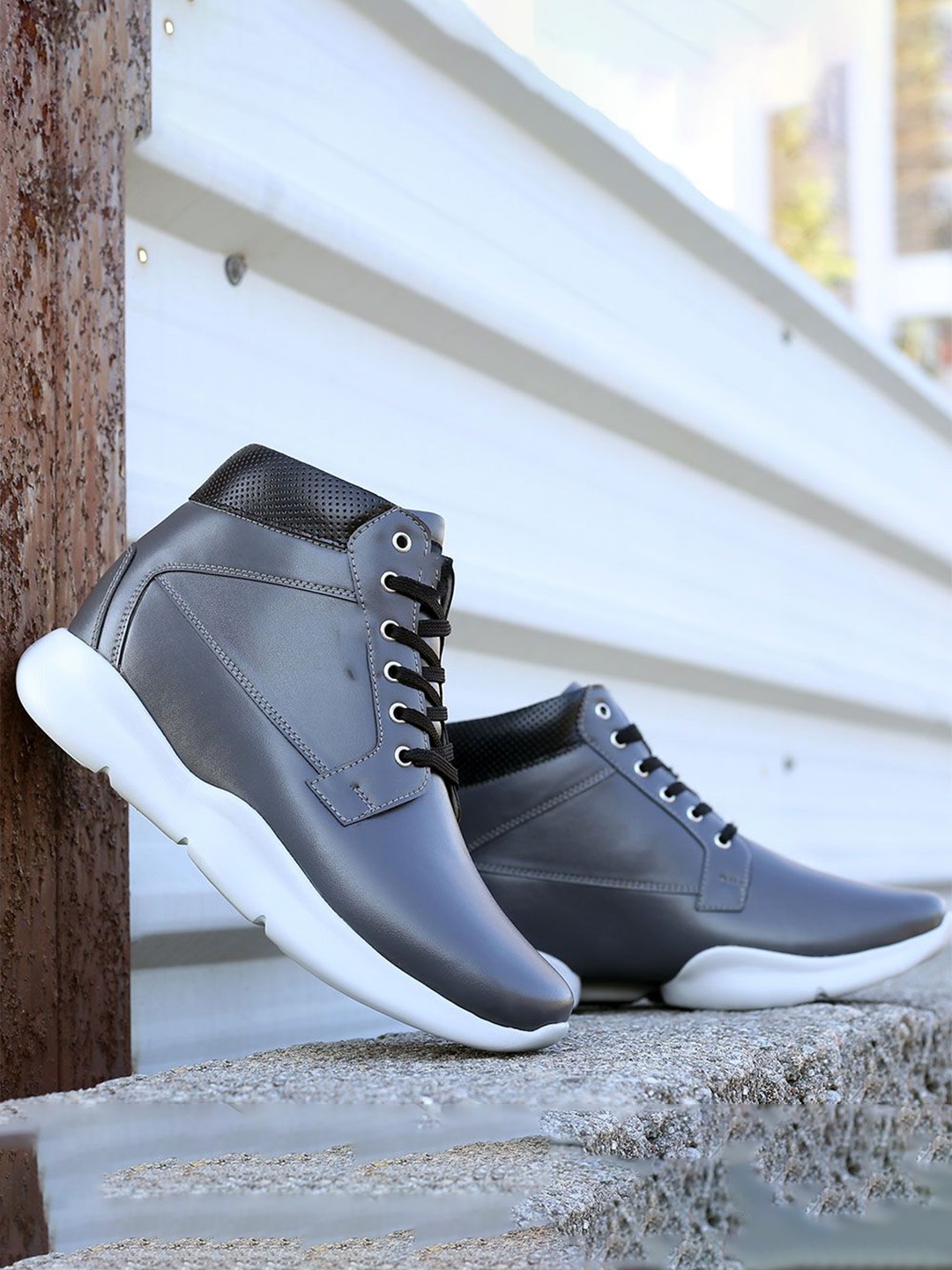 

riffway Men Patent Leather Sneakers, Grey