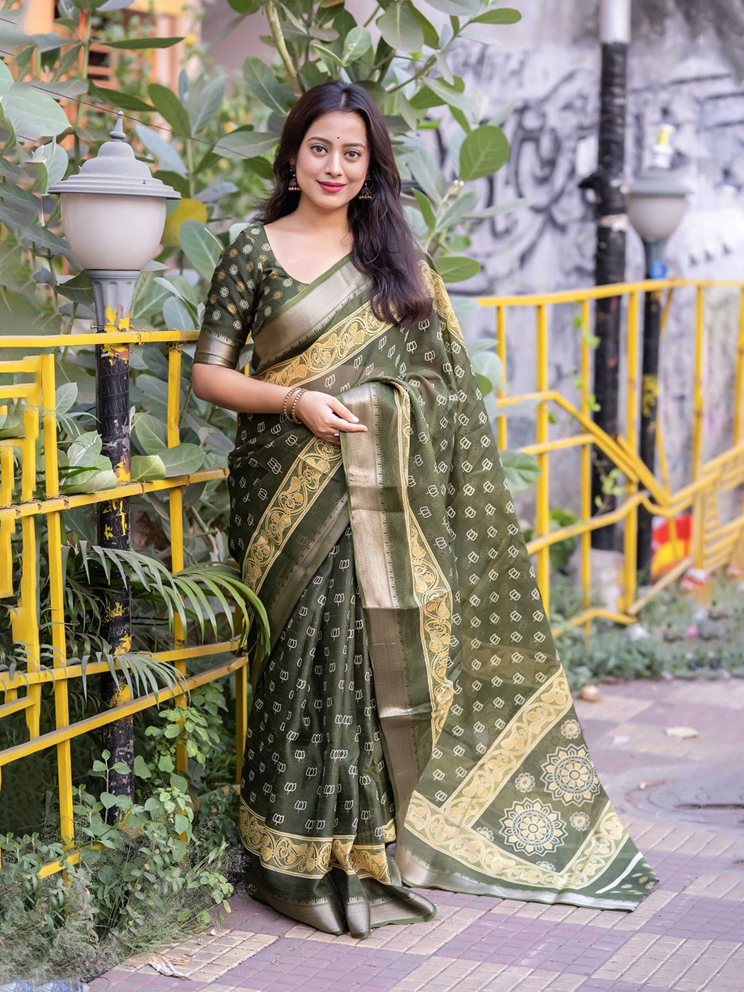 

LeeliPeeri Designer Ethnic Motifs Zari Saree, Blue