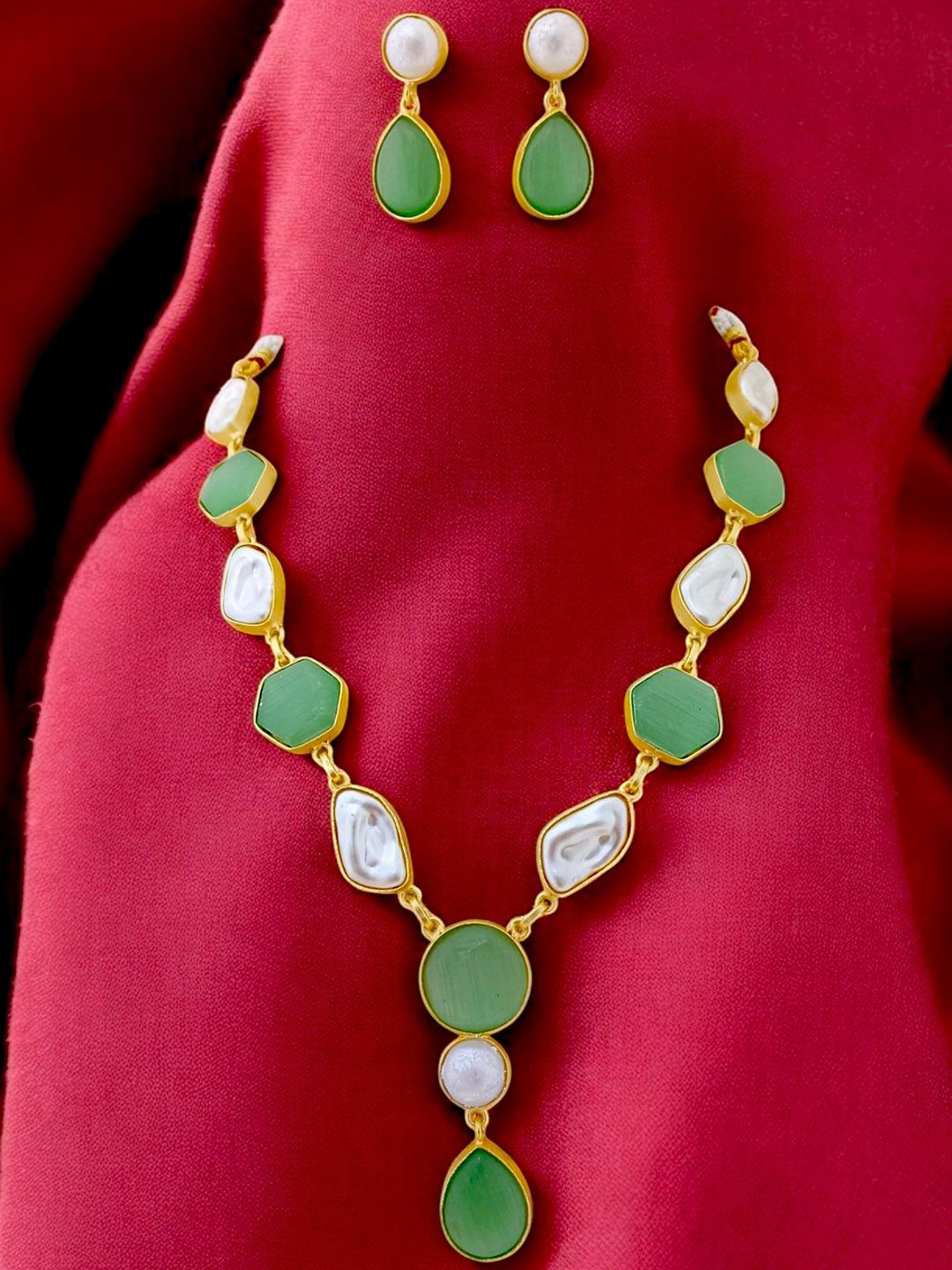 

TISHUL JEWELS Gold-Plated Stone-Studded Jewellery Set