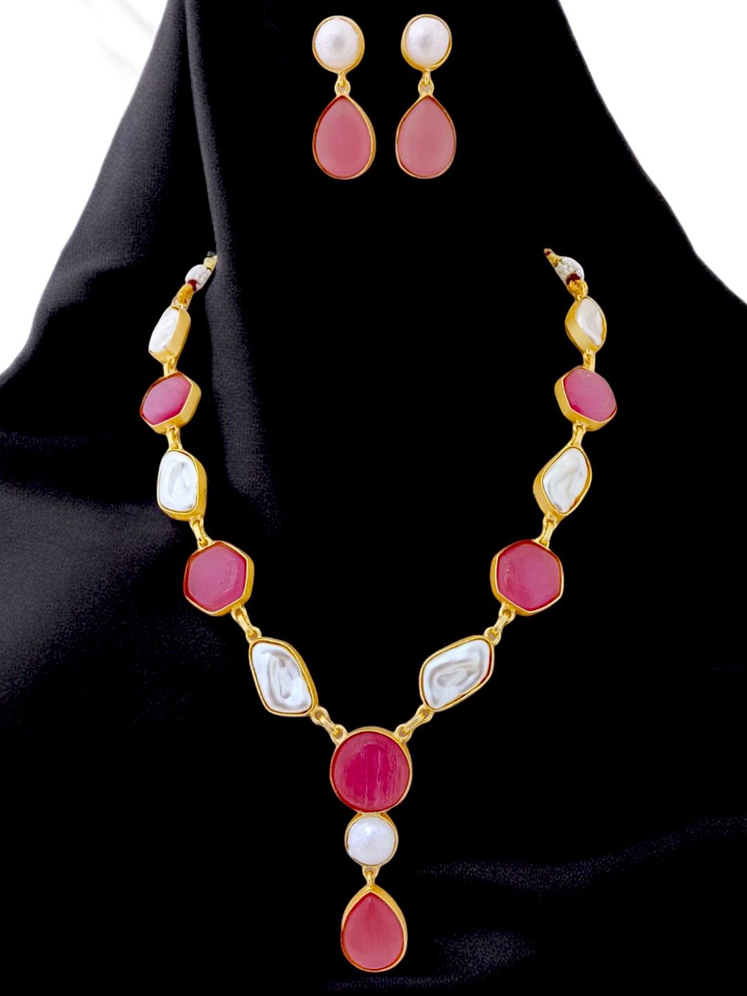 

TISHUL JEWELS Gold-Plated Stone-Studded Jewellery Set