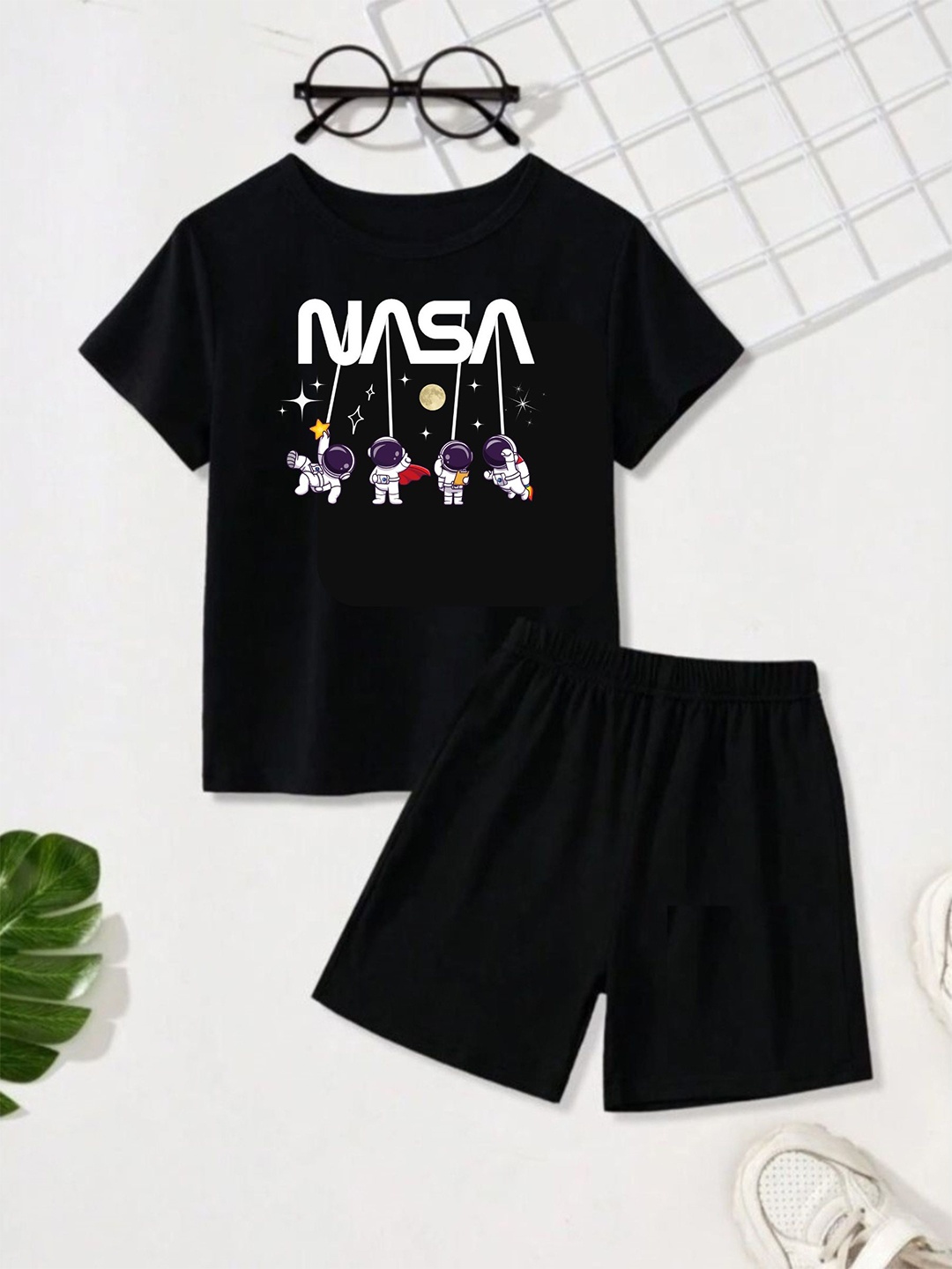 

Thiya Boys Printed T-shirt with Shorts, Black