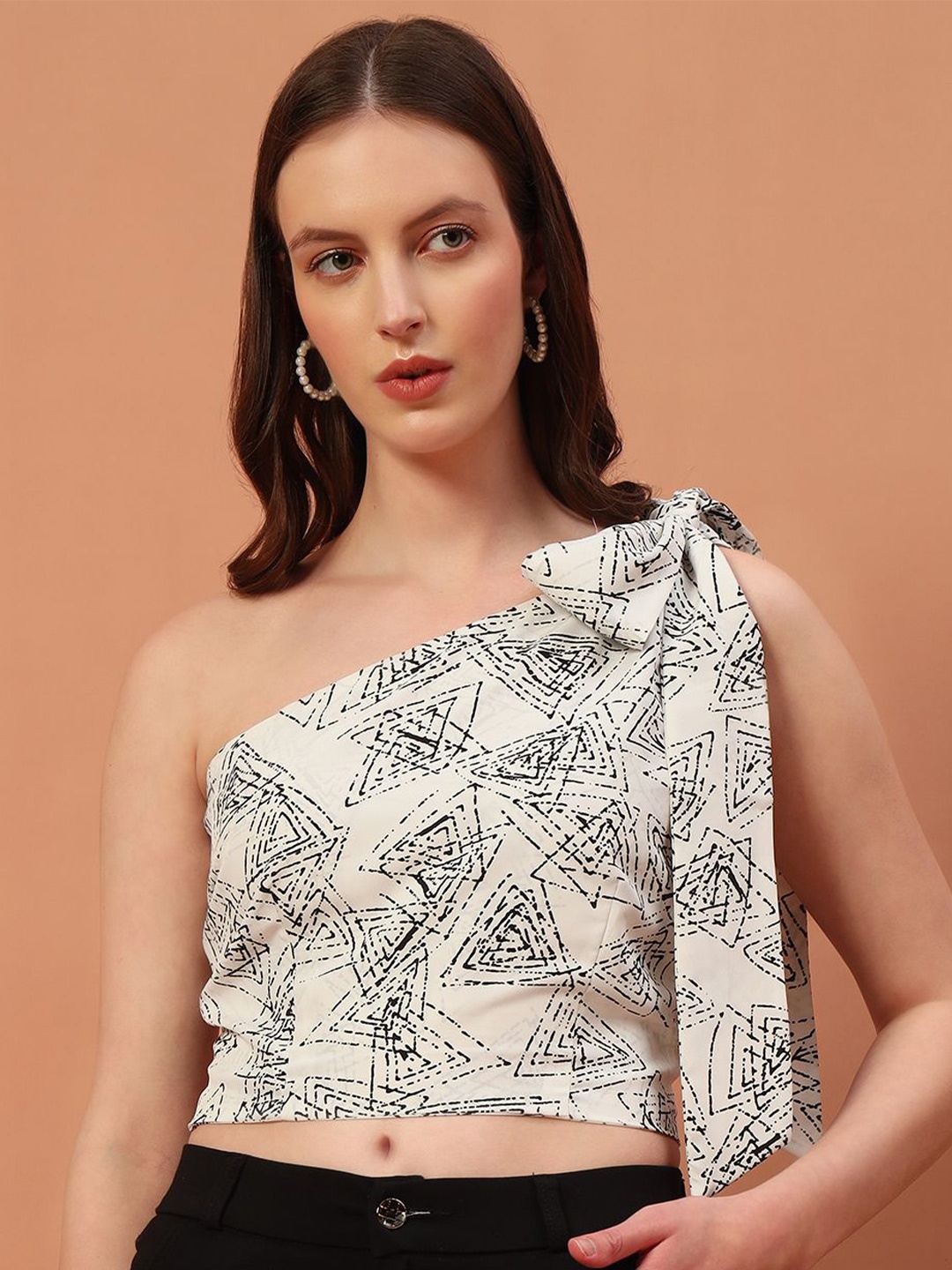 

Rudraaksha Creations Floral Print One Shoulder Kimono Sleeve Crepe Crop Top, White