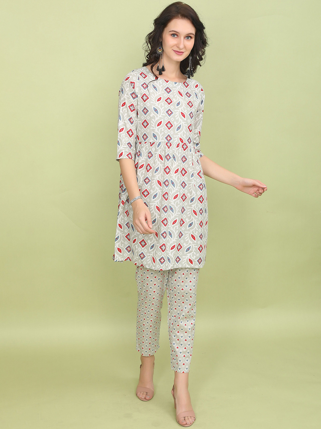 

BABRU Women Floral Printed Regular Pure Cotton Kurti with Trousers, Grey