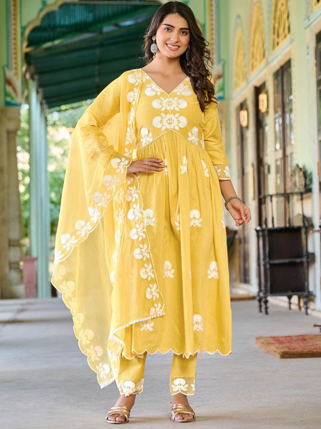 

Bhavyam Women Floral Embroidered Regular Thread Work Kurta with Trousers & With Dupatta, Yellow